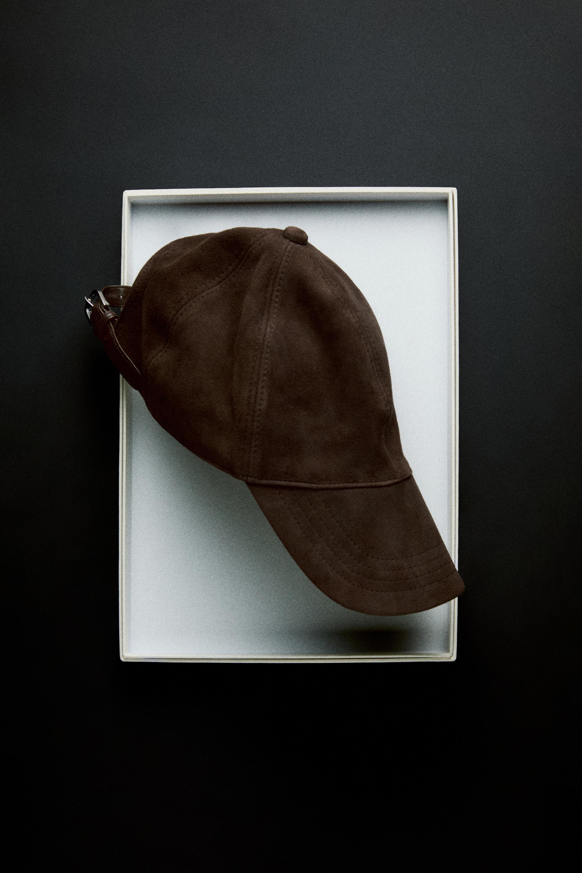 Suede leather cap Brown