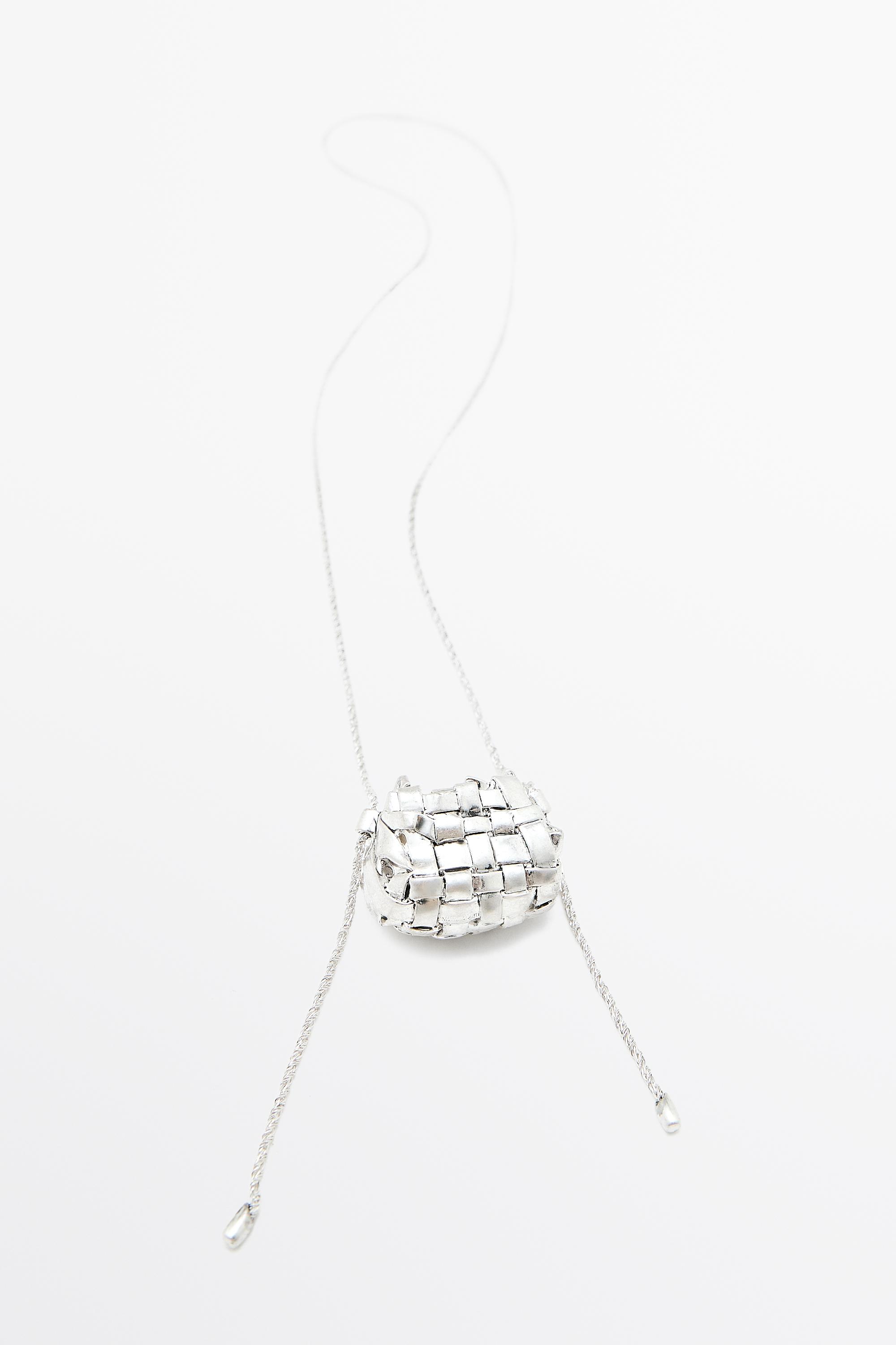 Long necklace with basket piece Silver