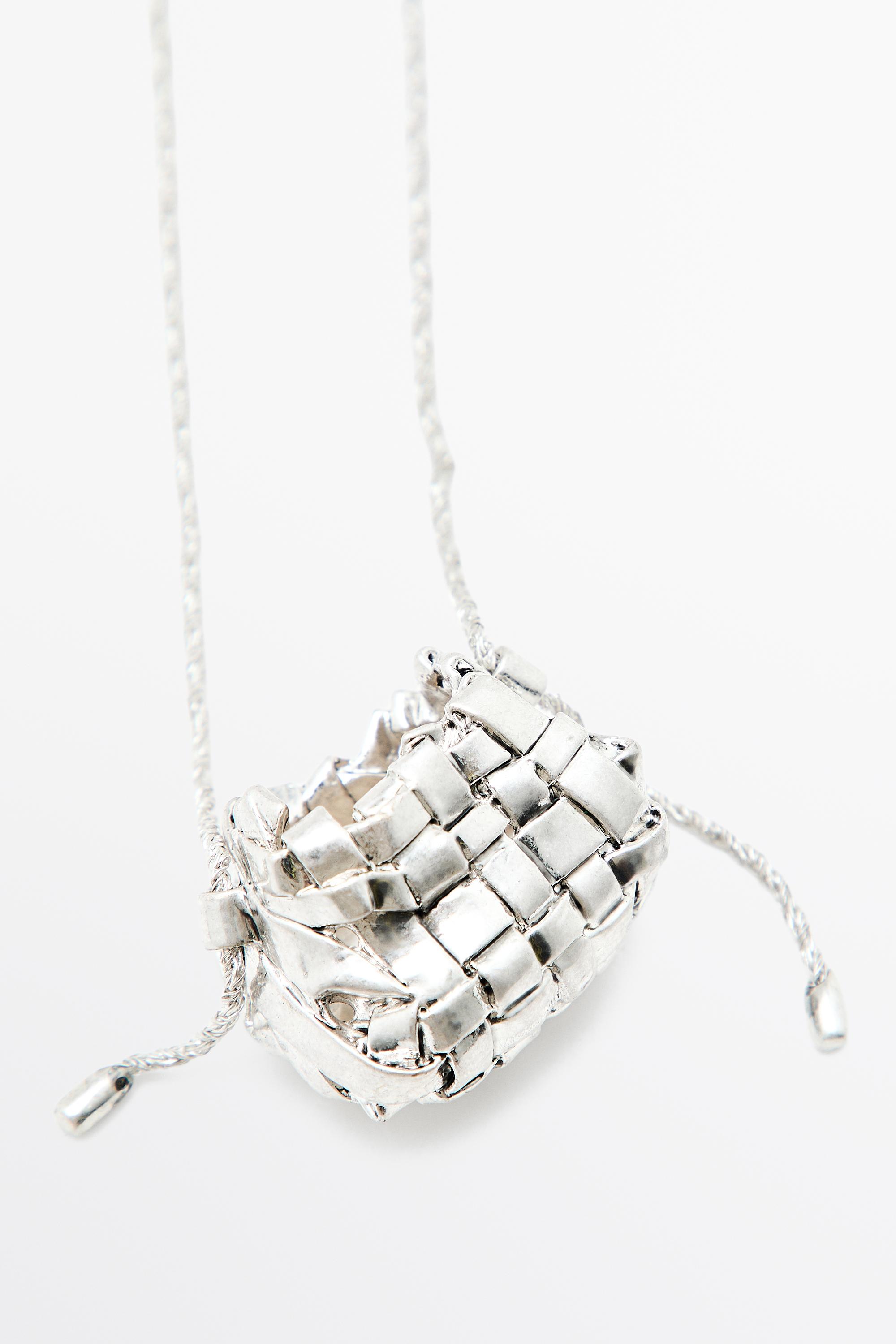 Long necklace with basket piece Silver