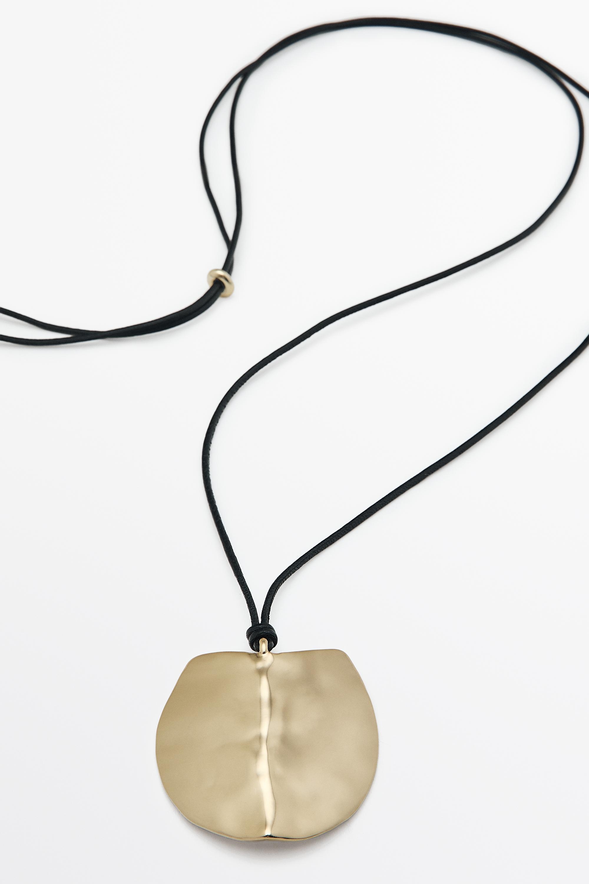 Long shield-effect piece necklace Golden