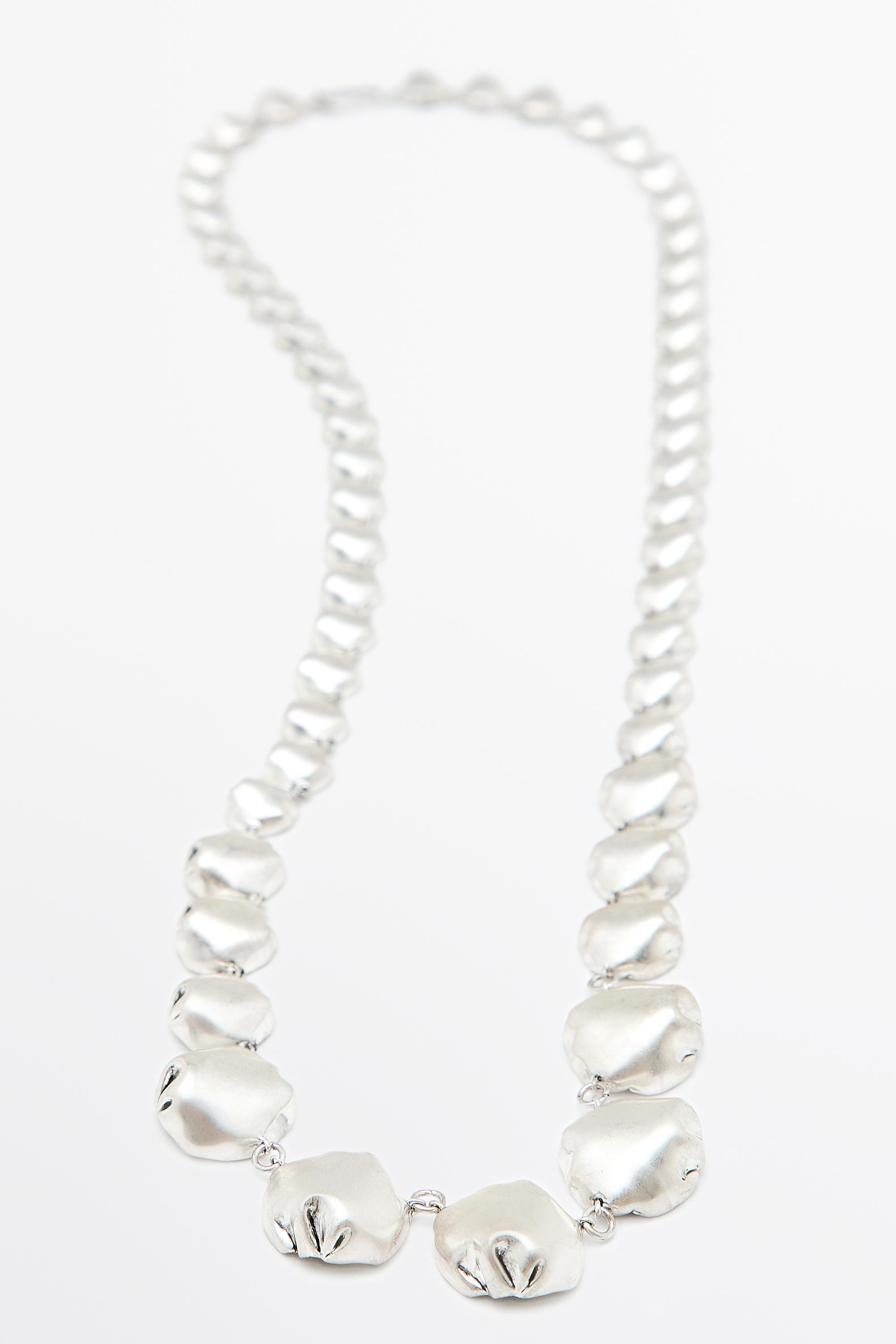 Long necklace with metal pieces Silver
