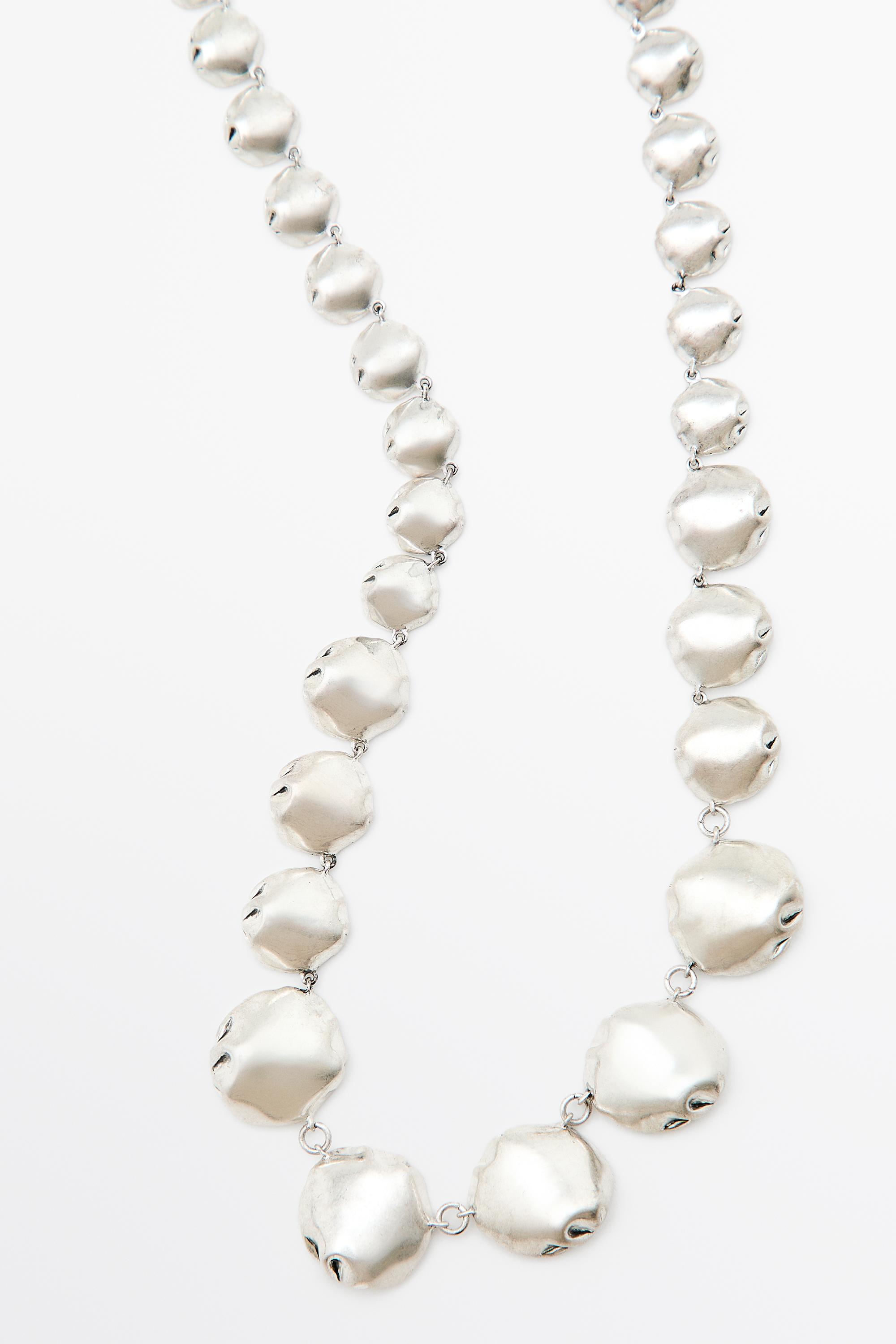 Long necklace with metal pieces Silver