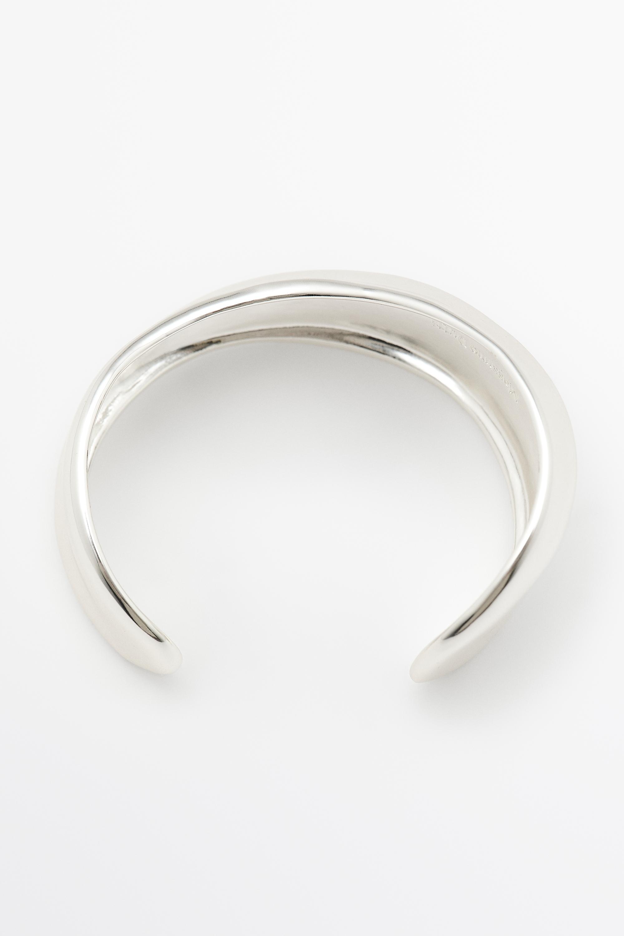 Wavy statement bracelet Silver