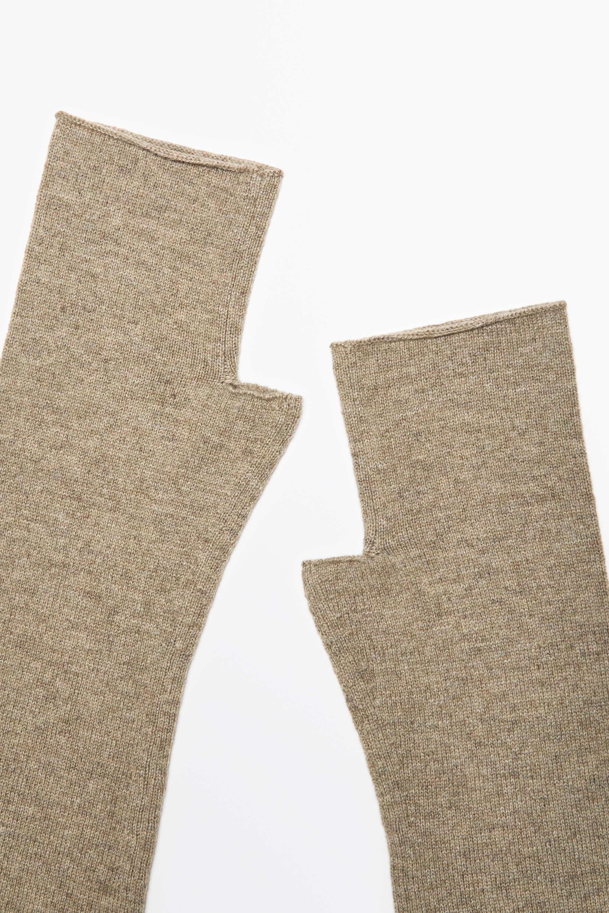 Wool and cashmere knit mittens Washed