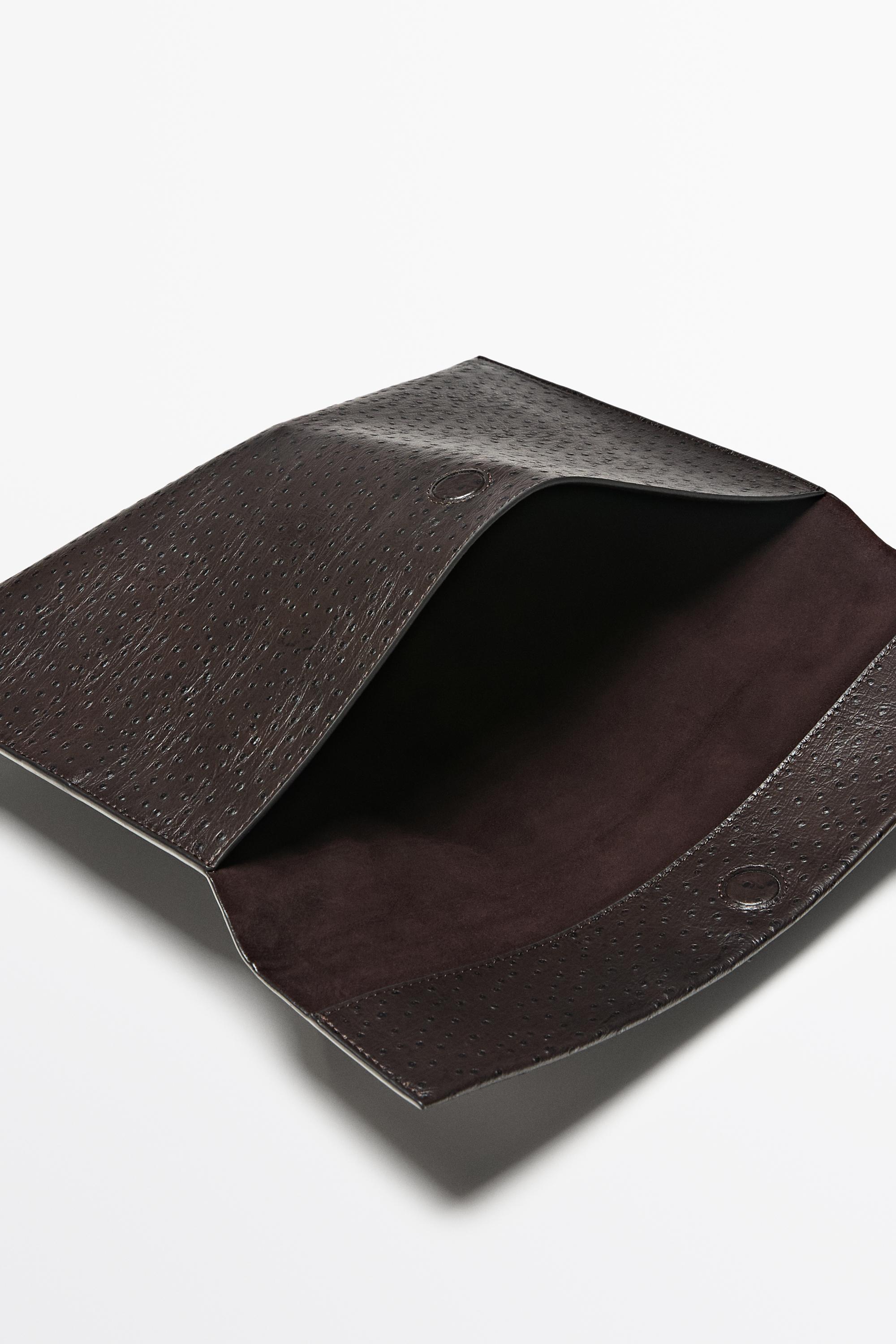 Textured laptop sleeve Brown