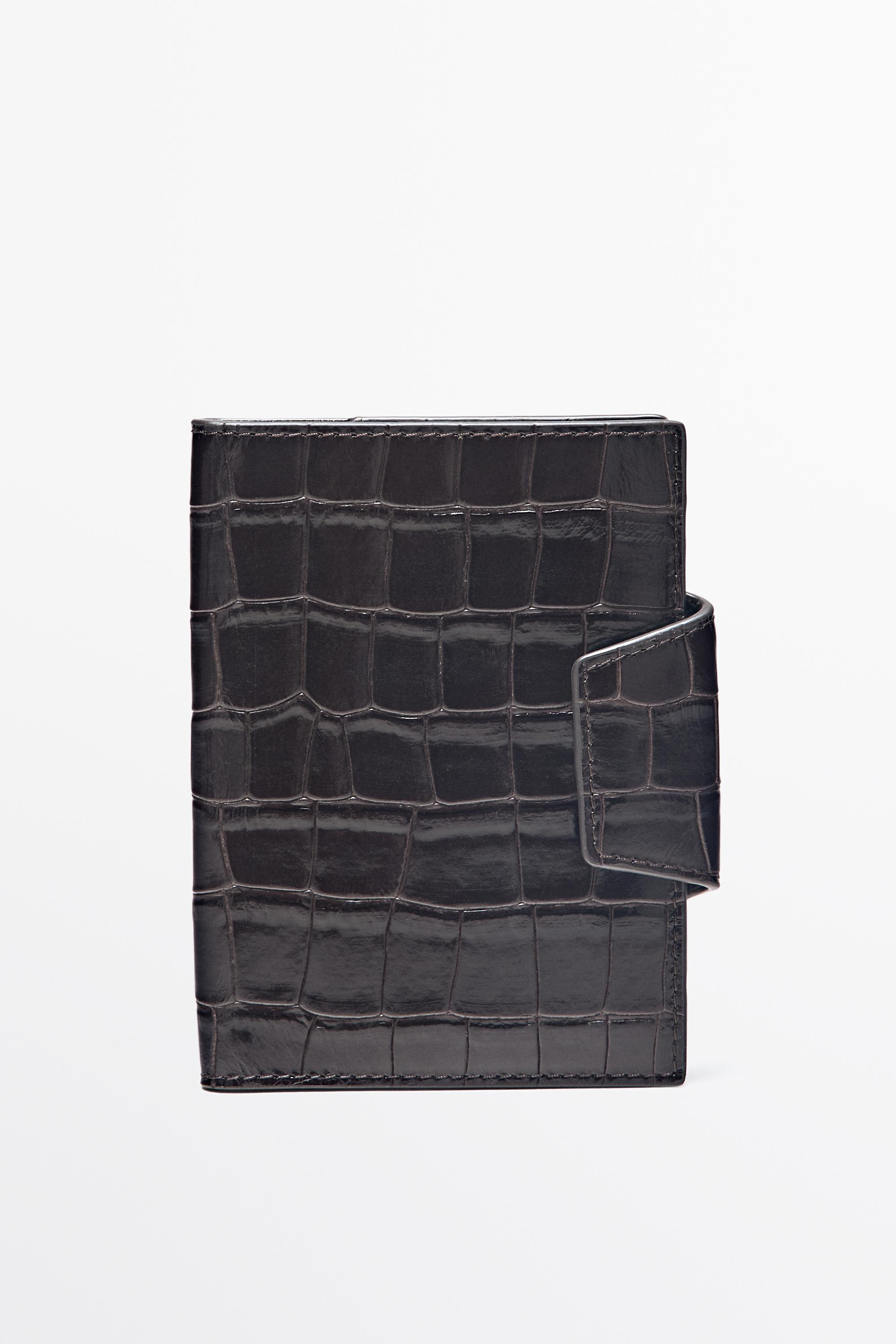 Crocodile-textured leather passport holder Brown
