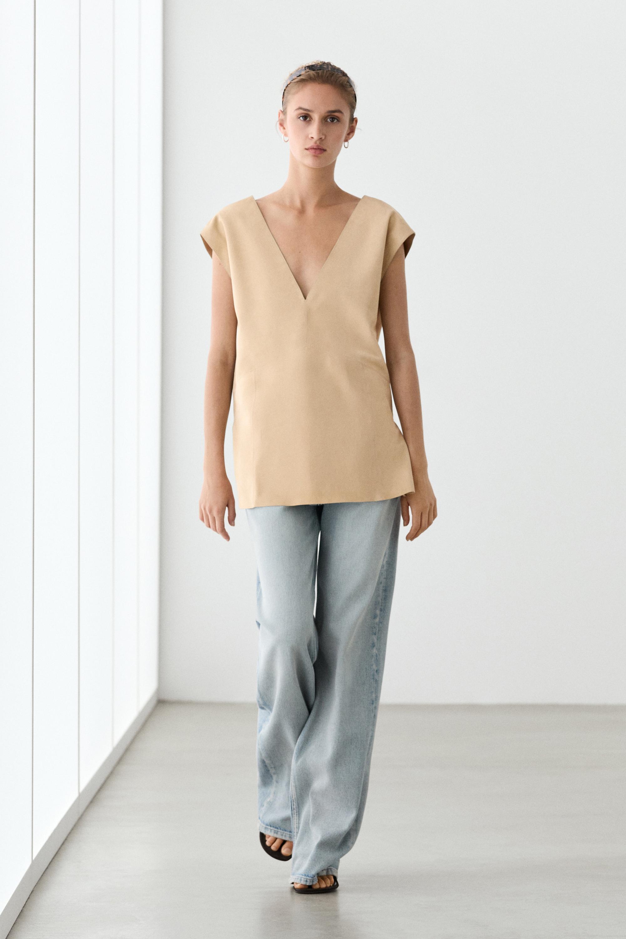 Sleeveless suede leather top Beige
