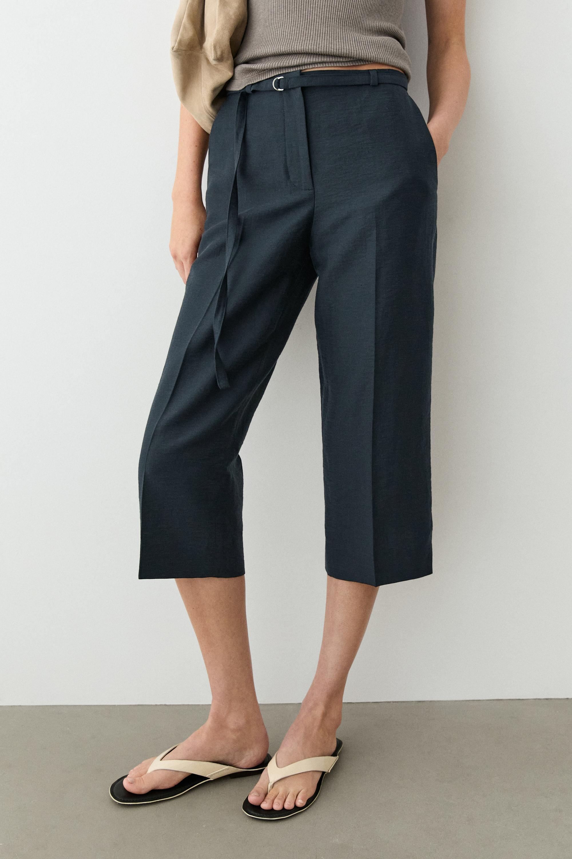 Flowing cotton and linen blend Bermuda shorts with belt Navy Blue
