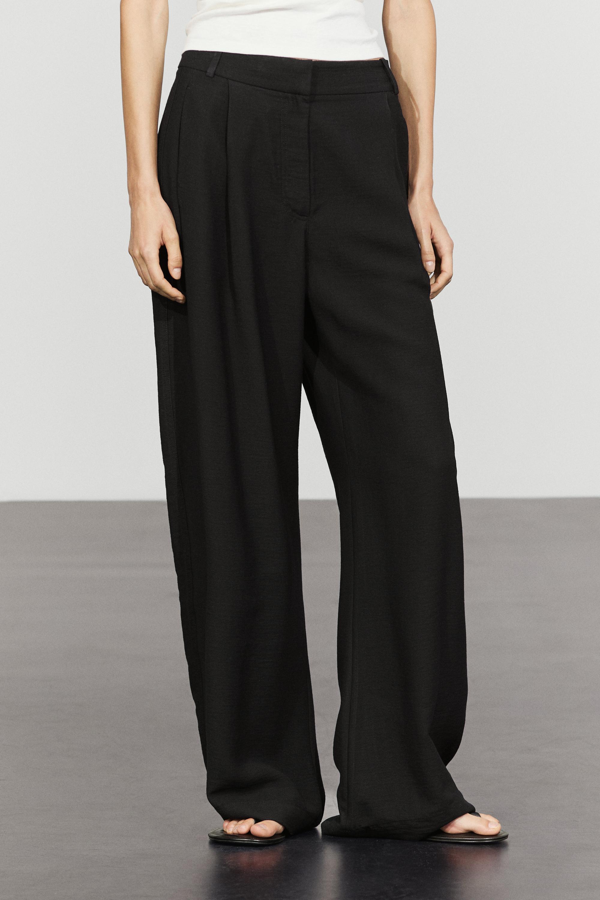 Pleated barrel fit pants Black