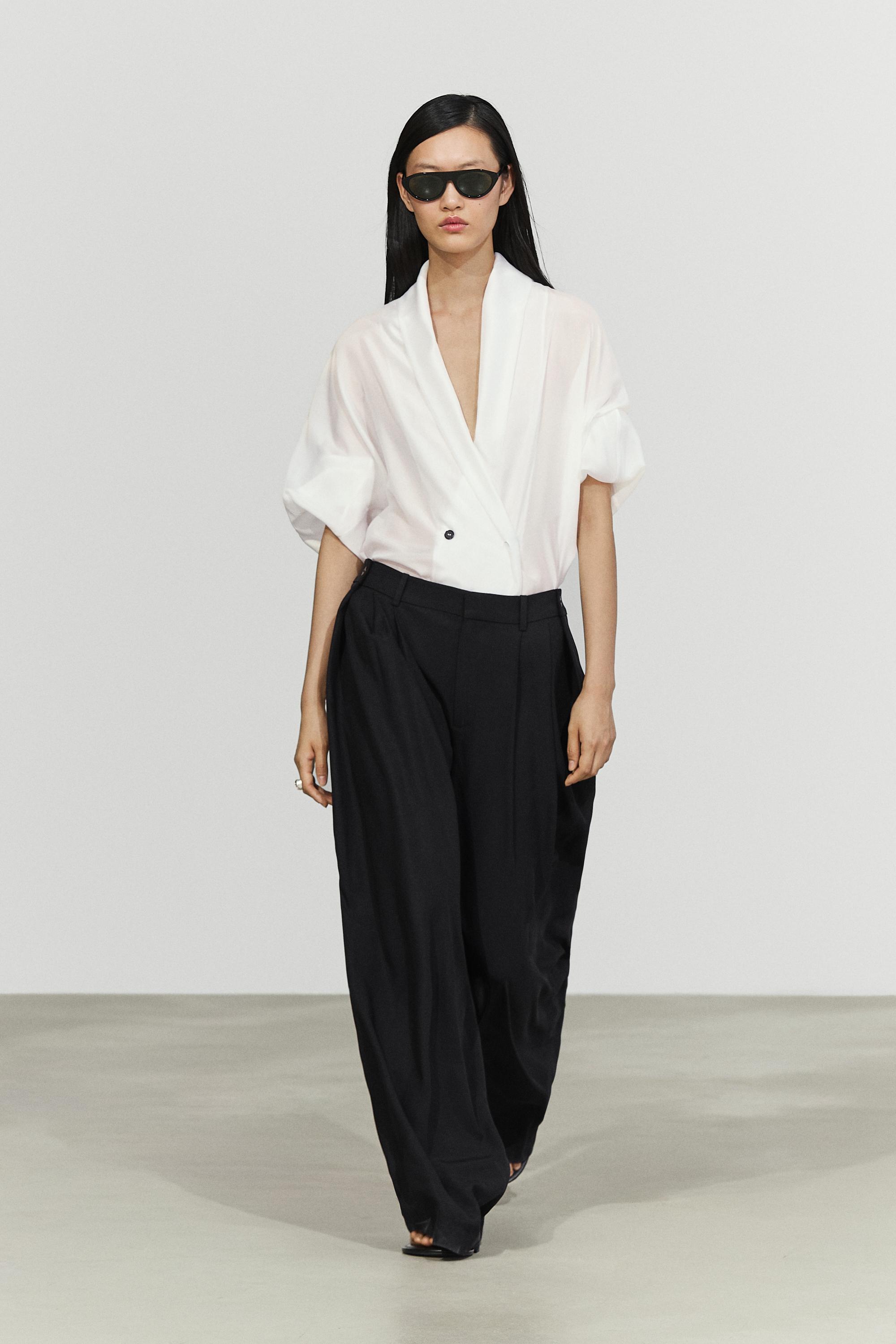 Flowing pleated pants with button detail Black