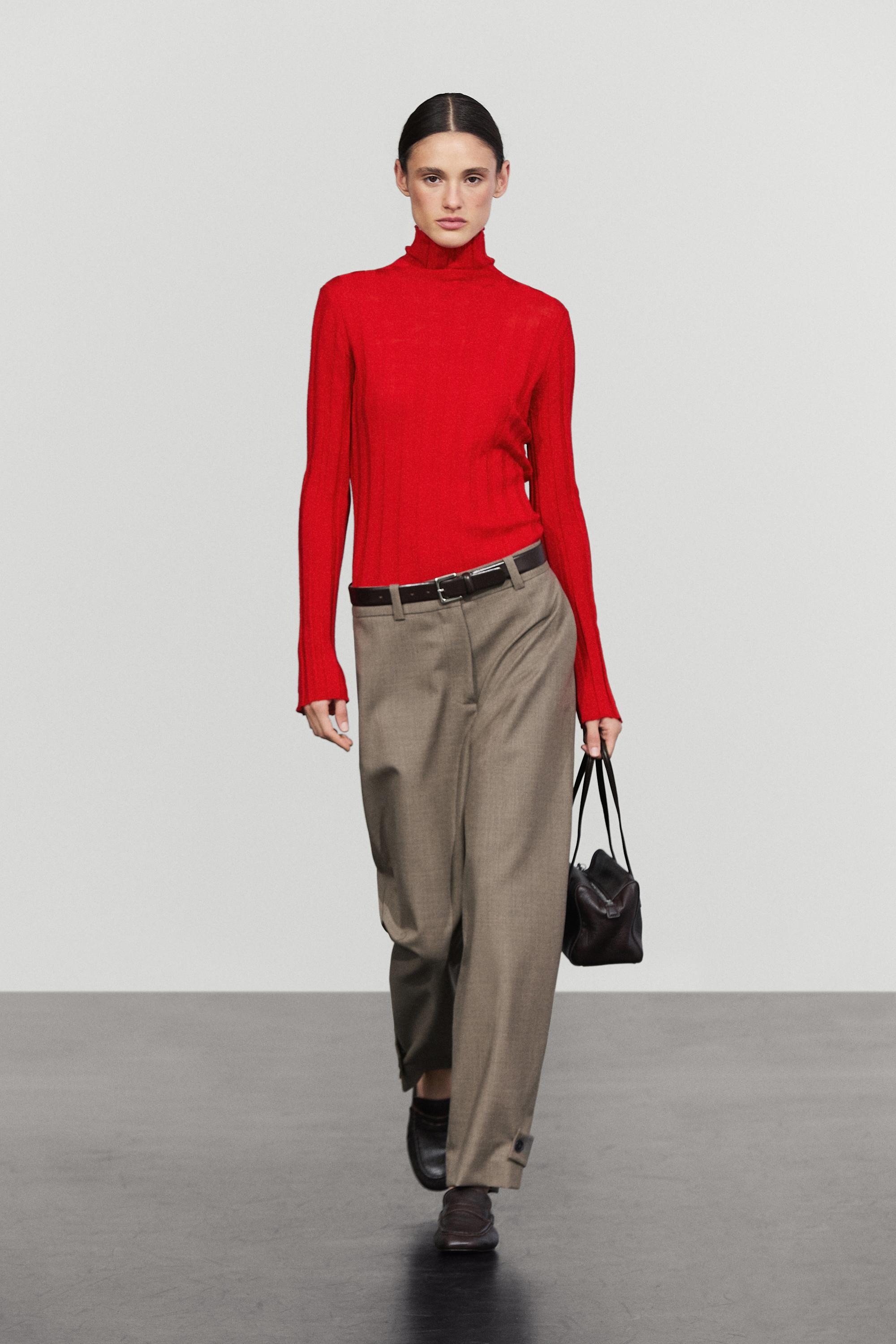 100% wool darted pants with buttoned hem detail Sand