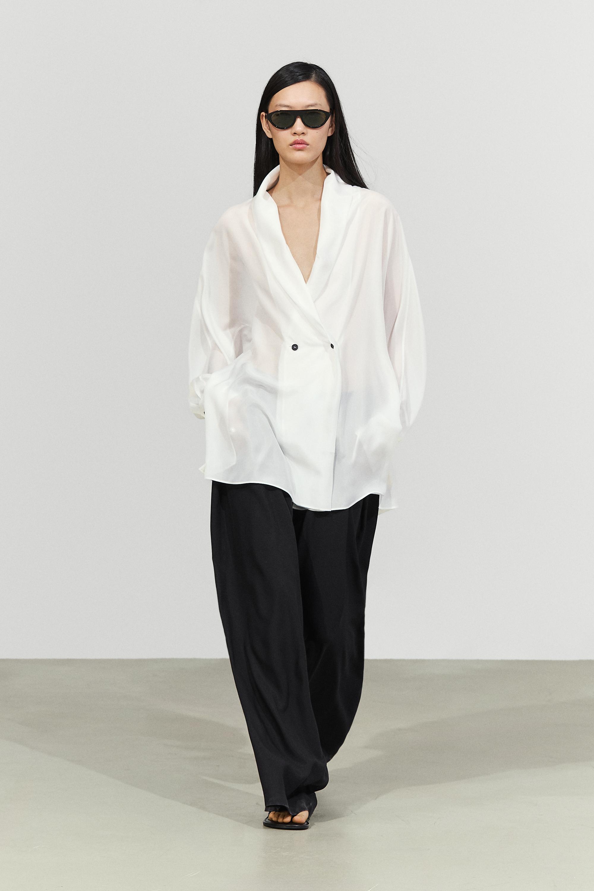 Flowing 100% silk tuxedo-style kimono Off White