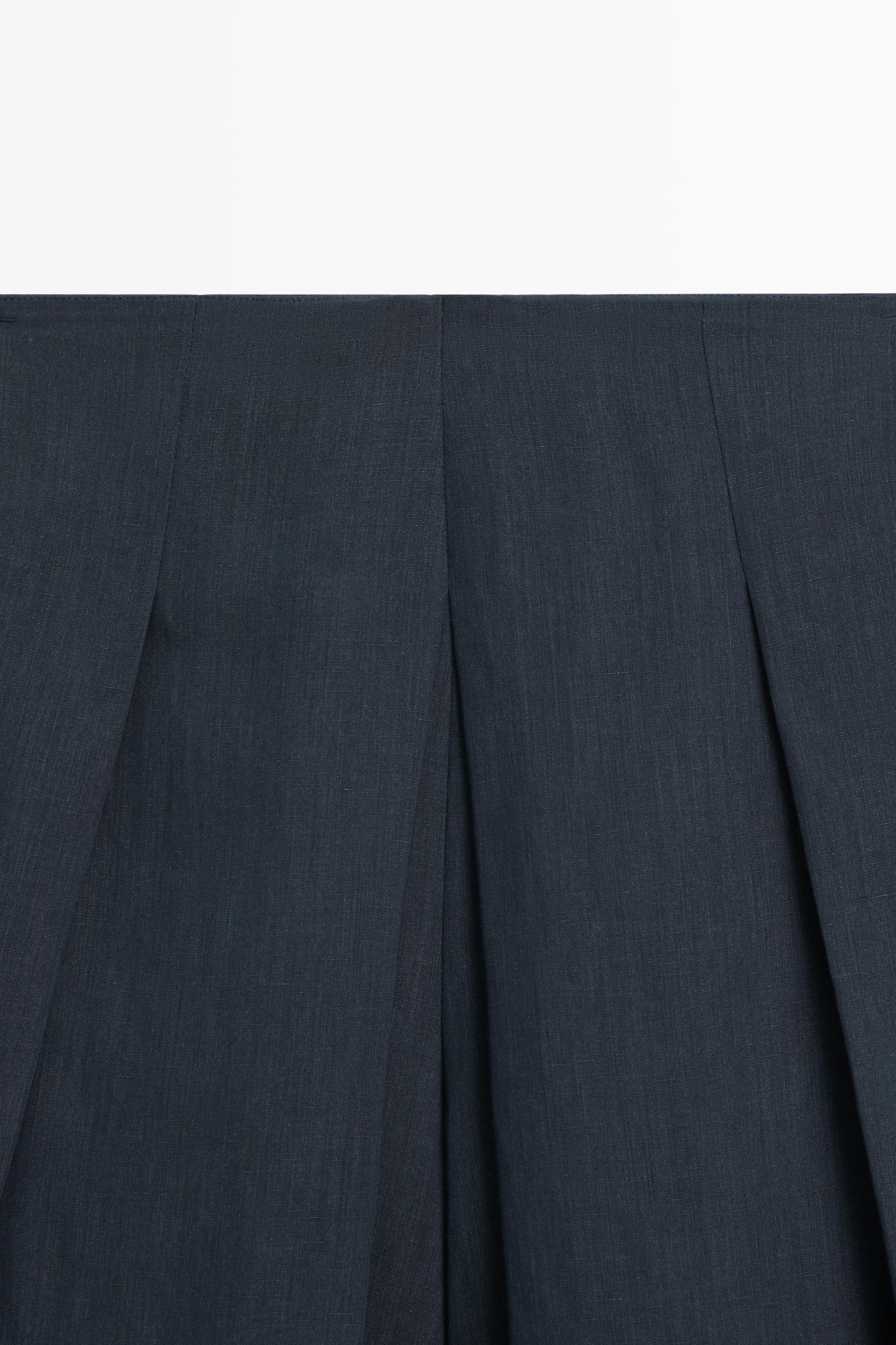 Linen blend Bermuda shorts with pleats Blue