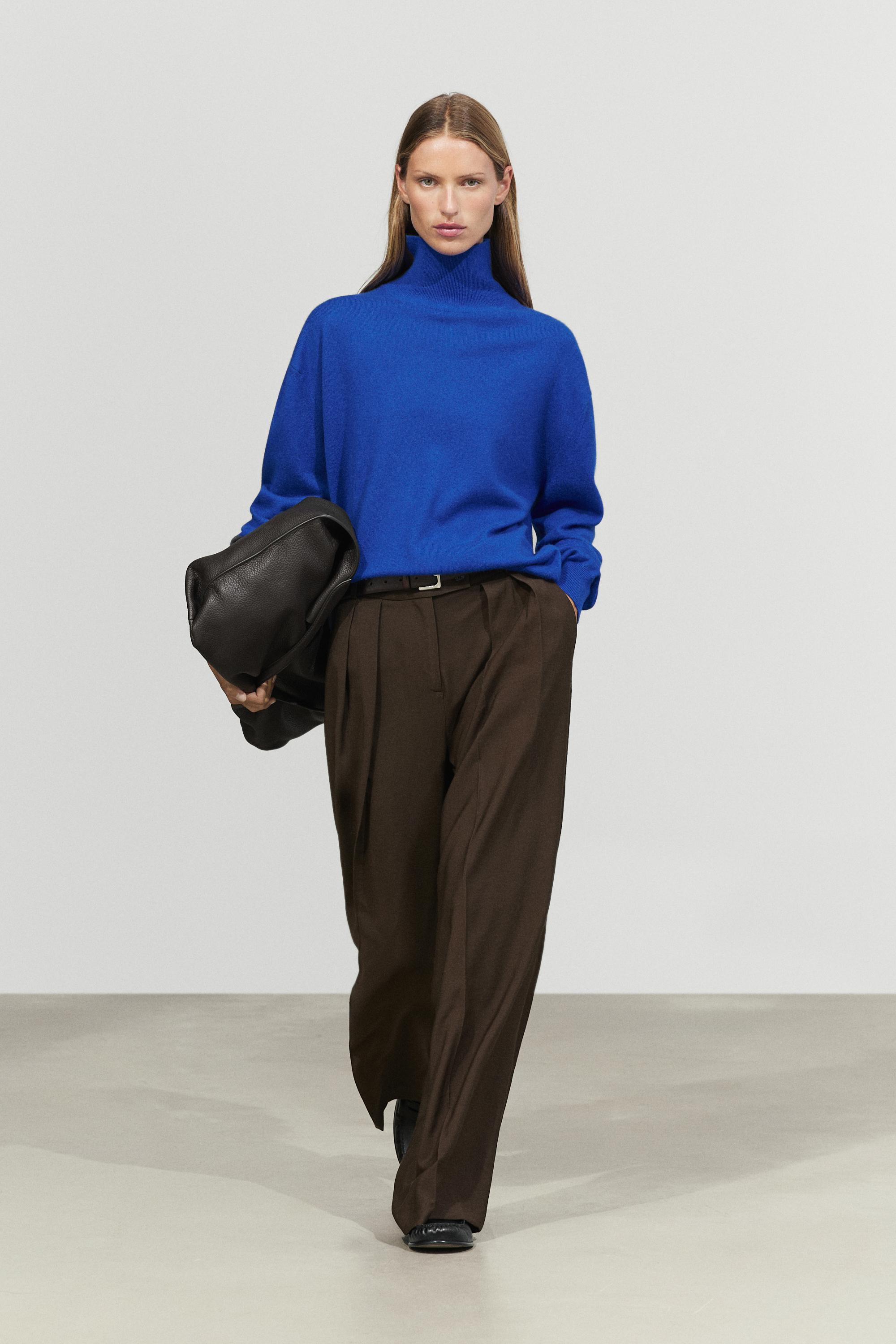 100% cashmere high neck knit sweater Deep Blue