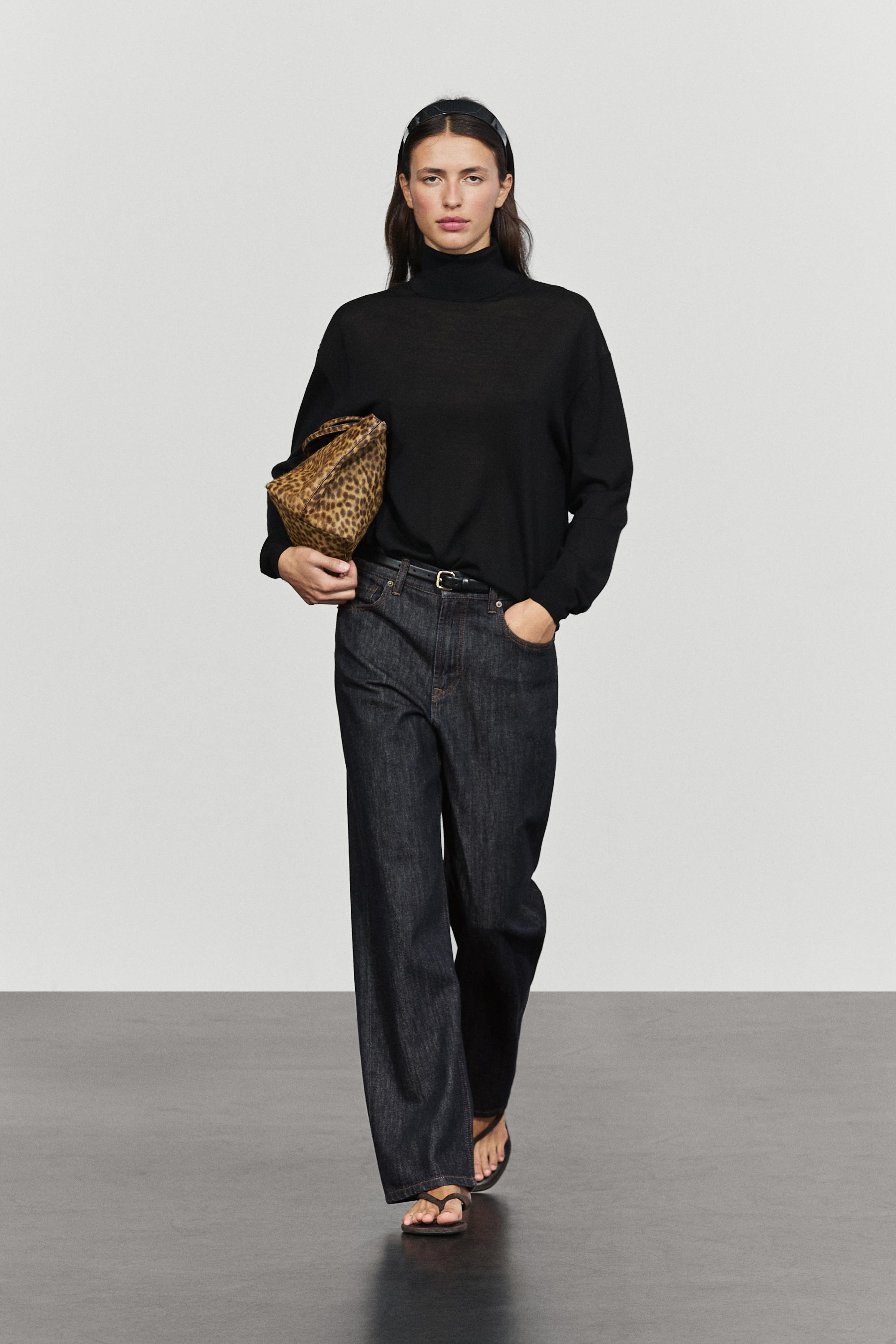 100% wool turtleneck knit sweater Black