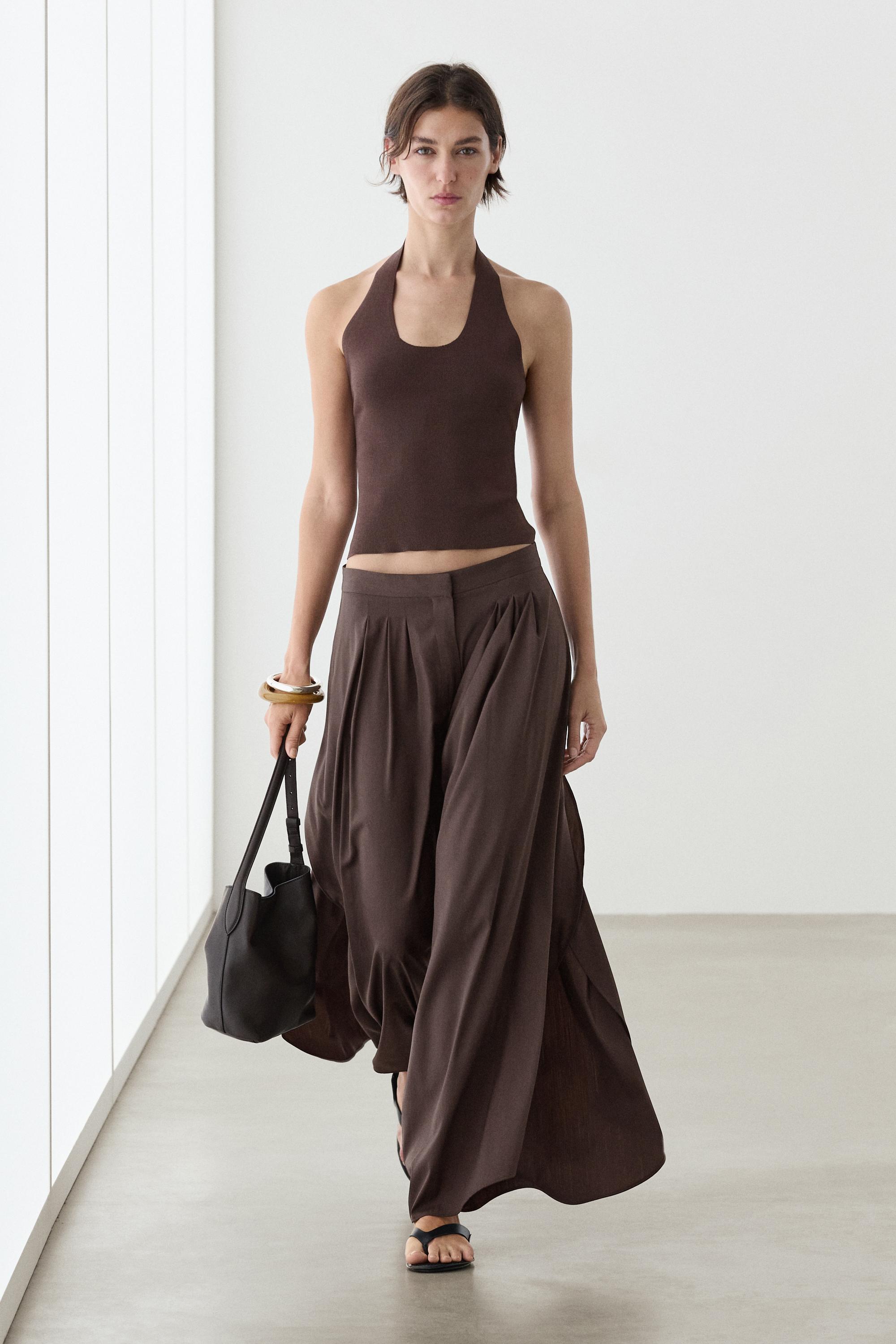 Fitted knit halter top Brown