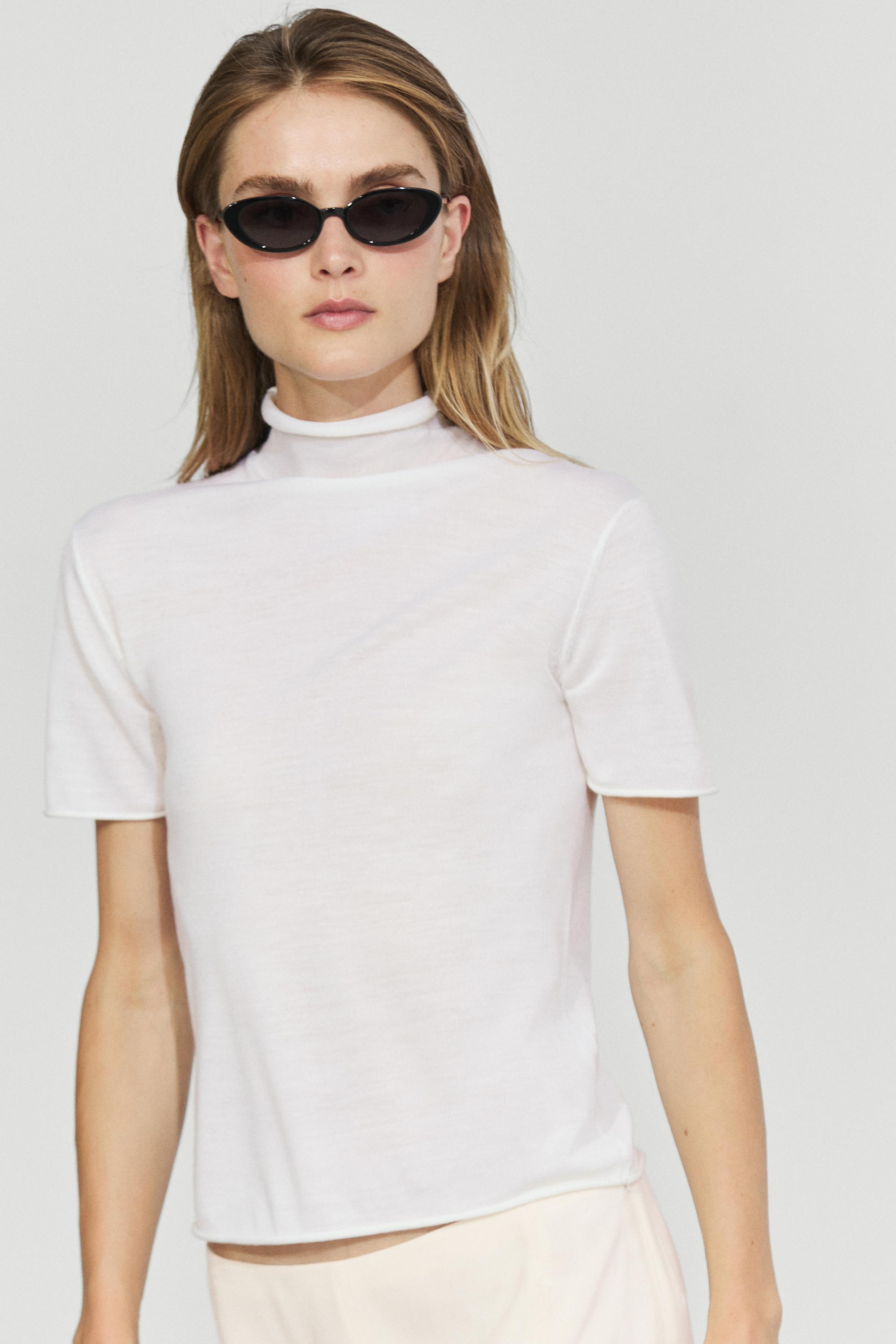 Short sleeve turtleneck knit sweater Cream