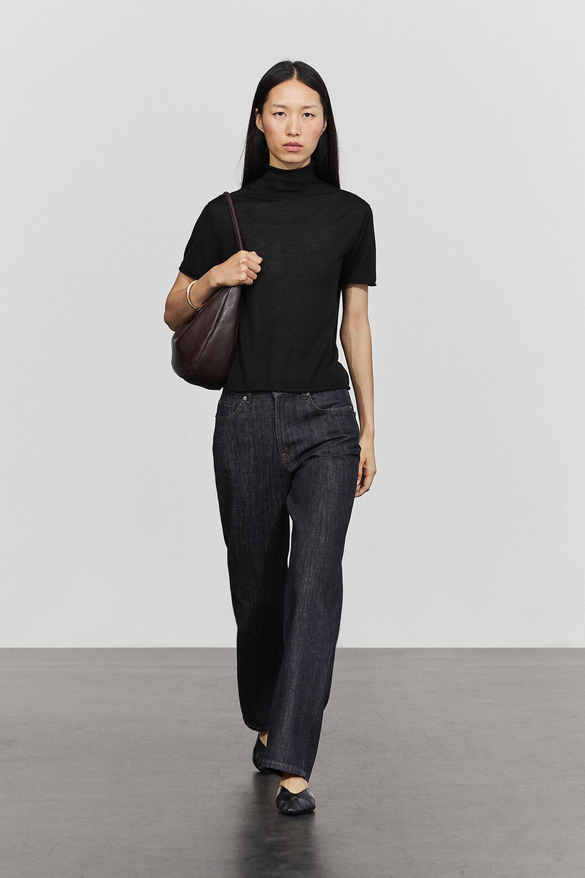 Short sleeve turtleneck knit sweater Black