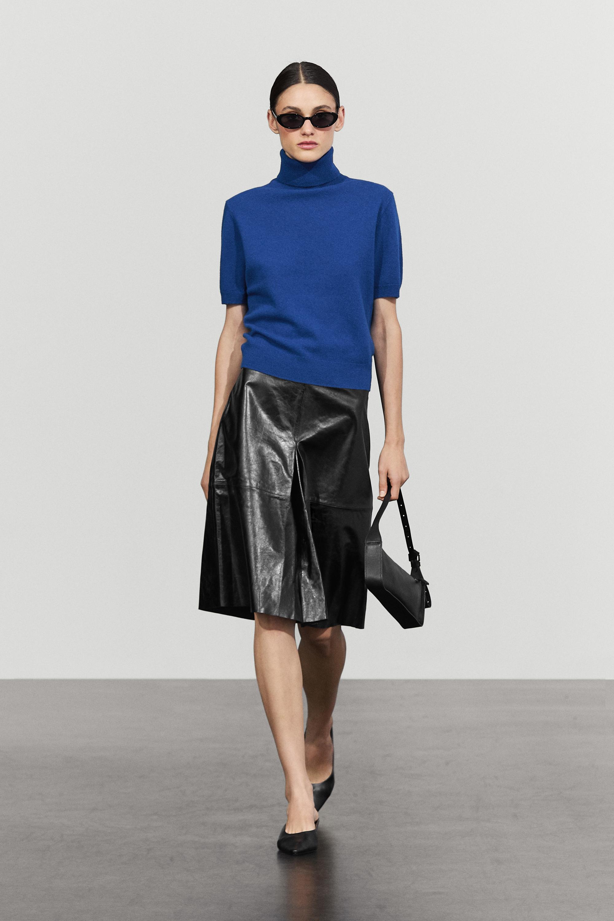 Short sleeve turtleneck knit sweater Deep Blue