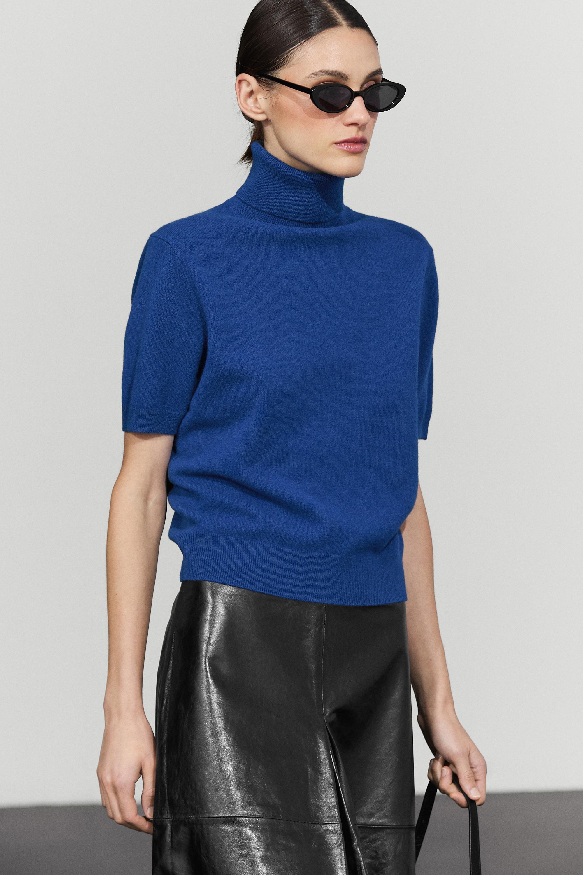 Short sleeve turtleneck knit sweater Deep Blue