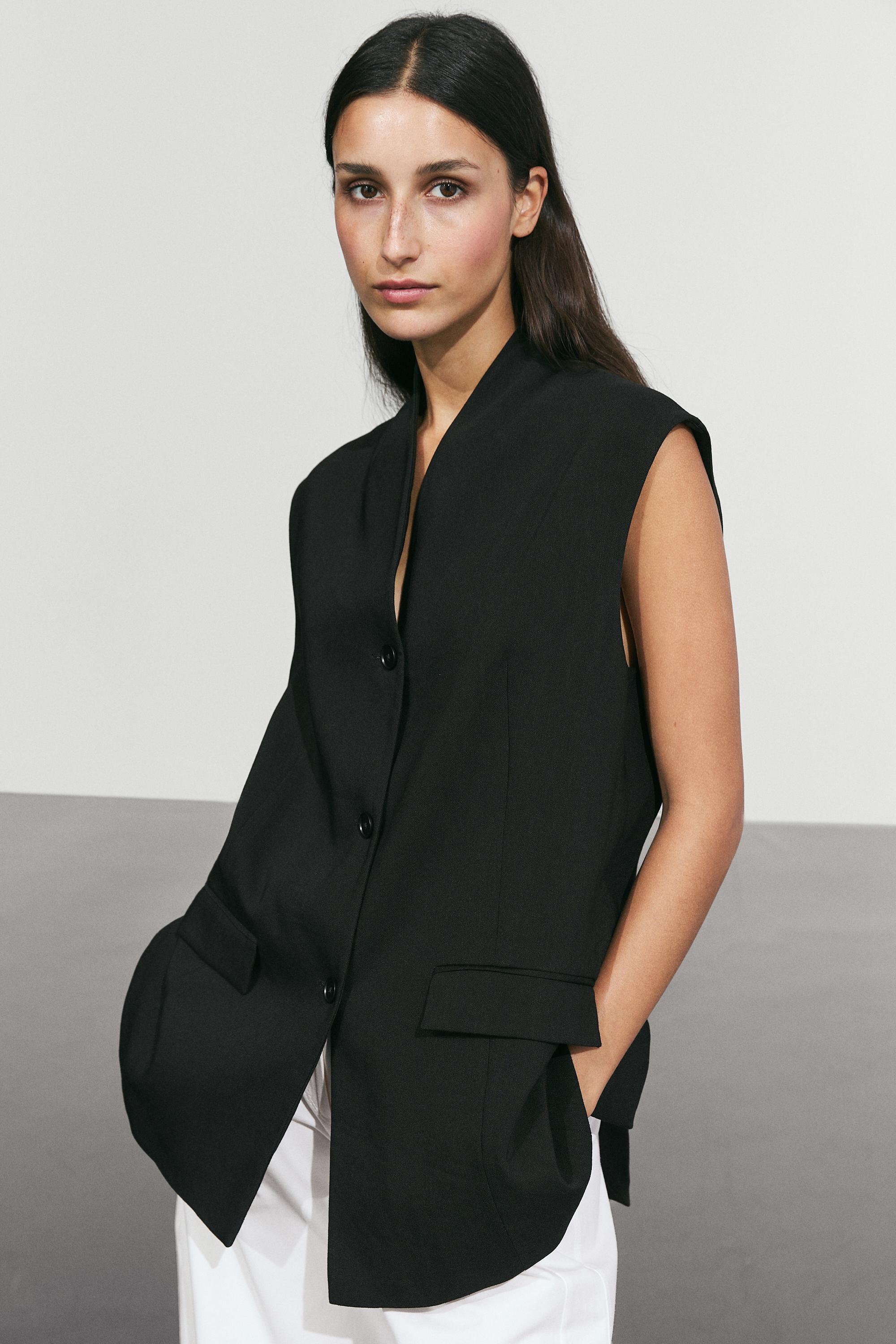 High-neck vest Black