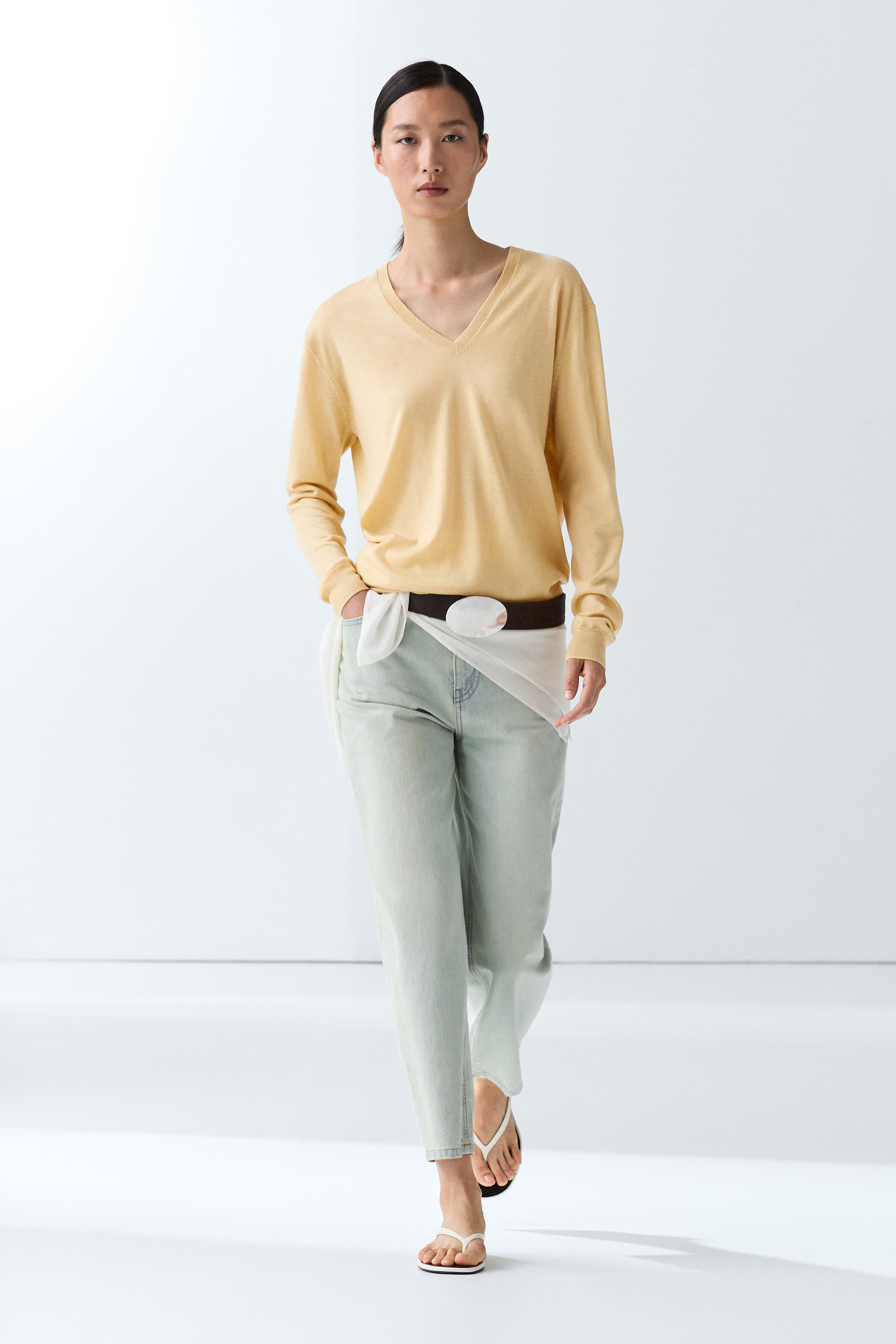 V-neck knit sweater Vanilla