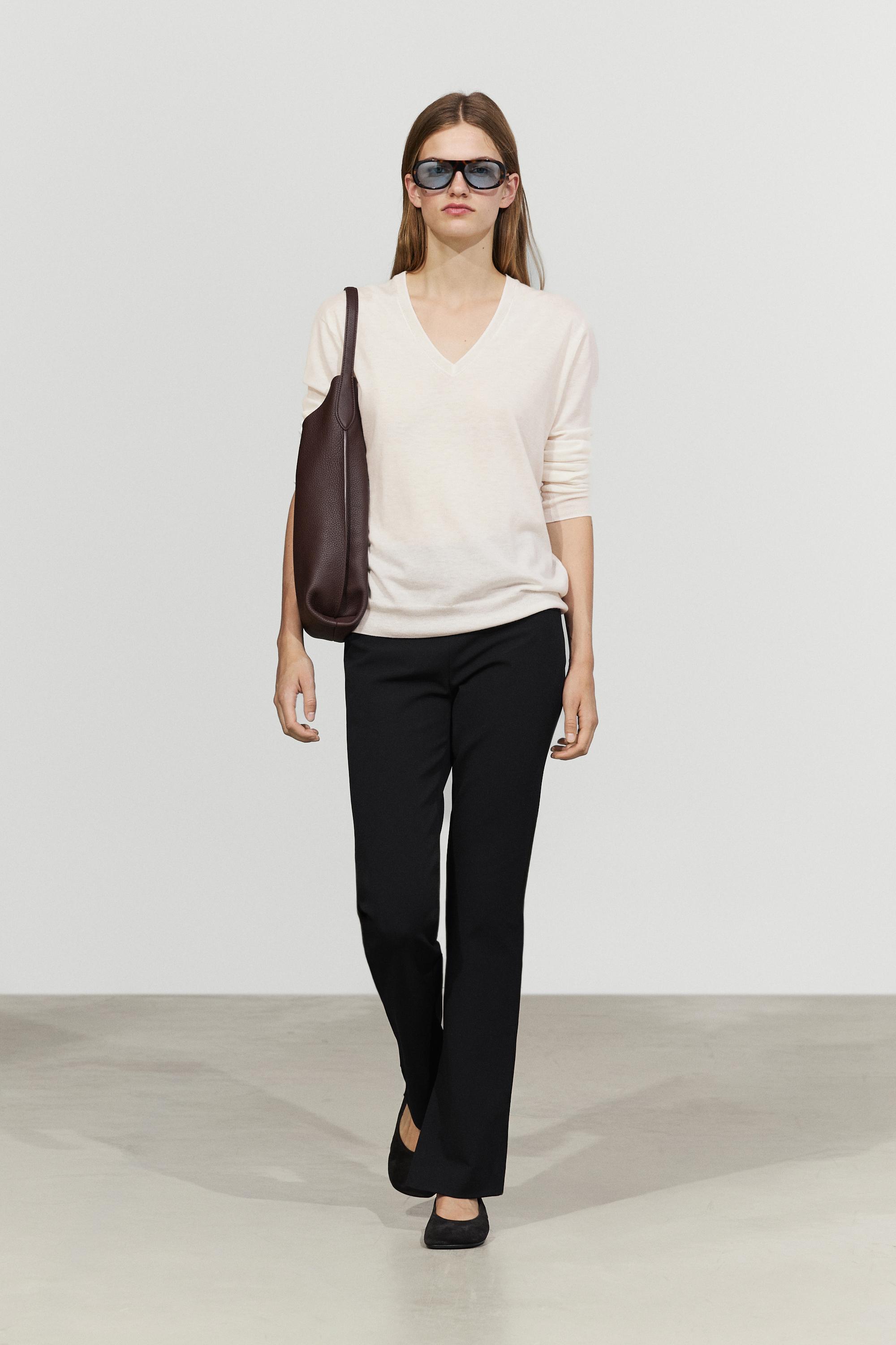 V-neck knit sweater Cream