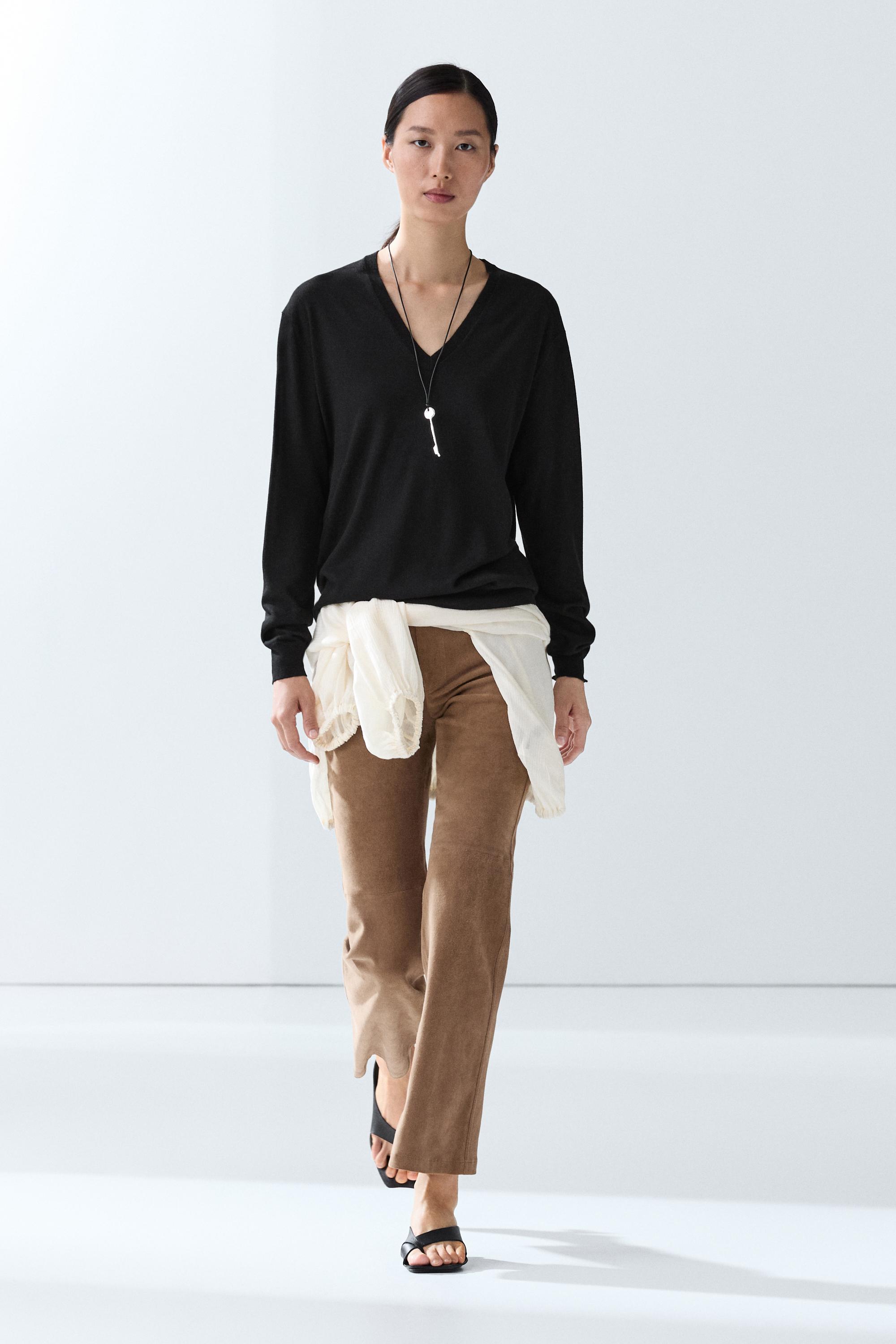 V-neck knit sweater Black