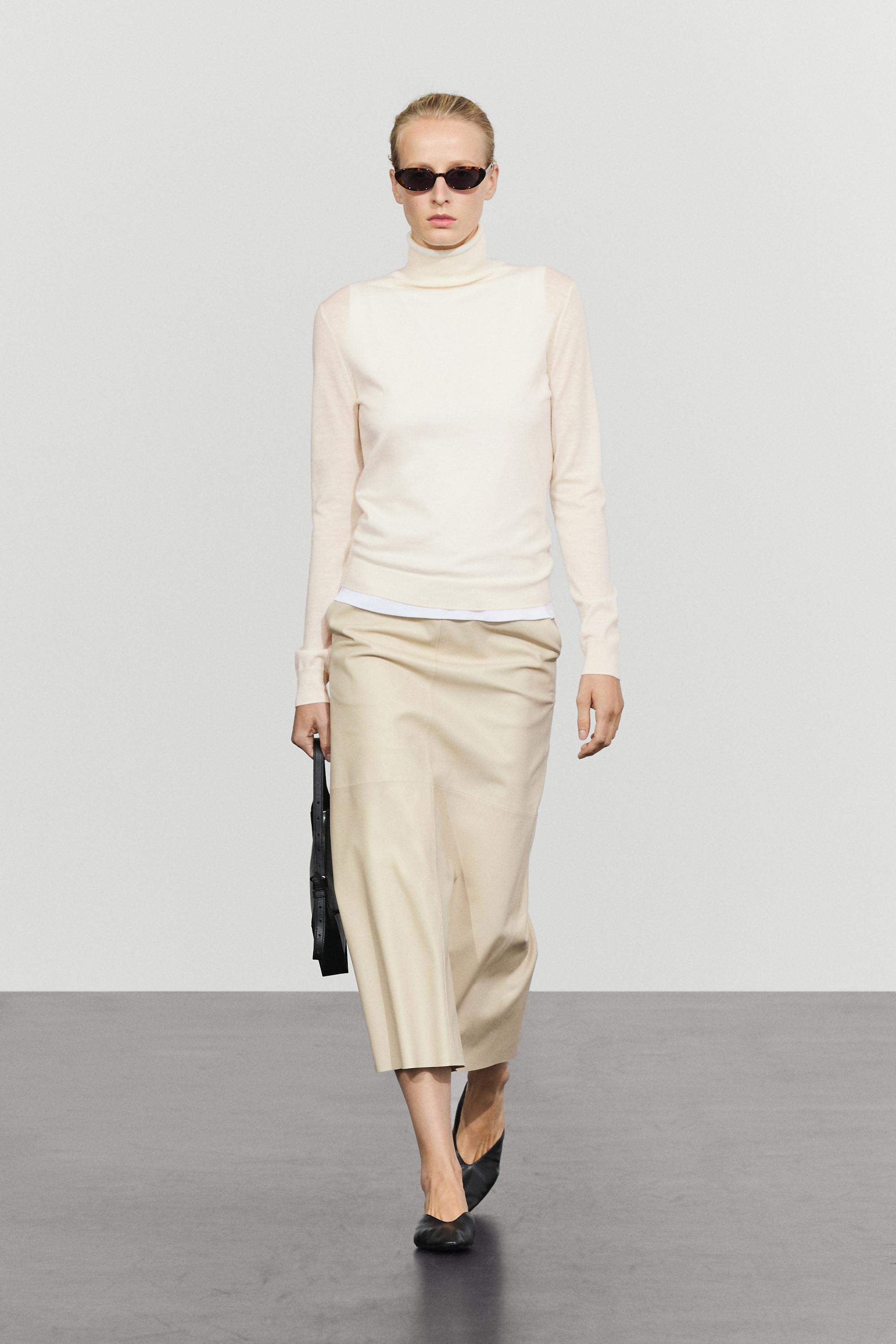 Wool-blend turtleneck knit sweater Cream