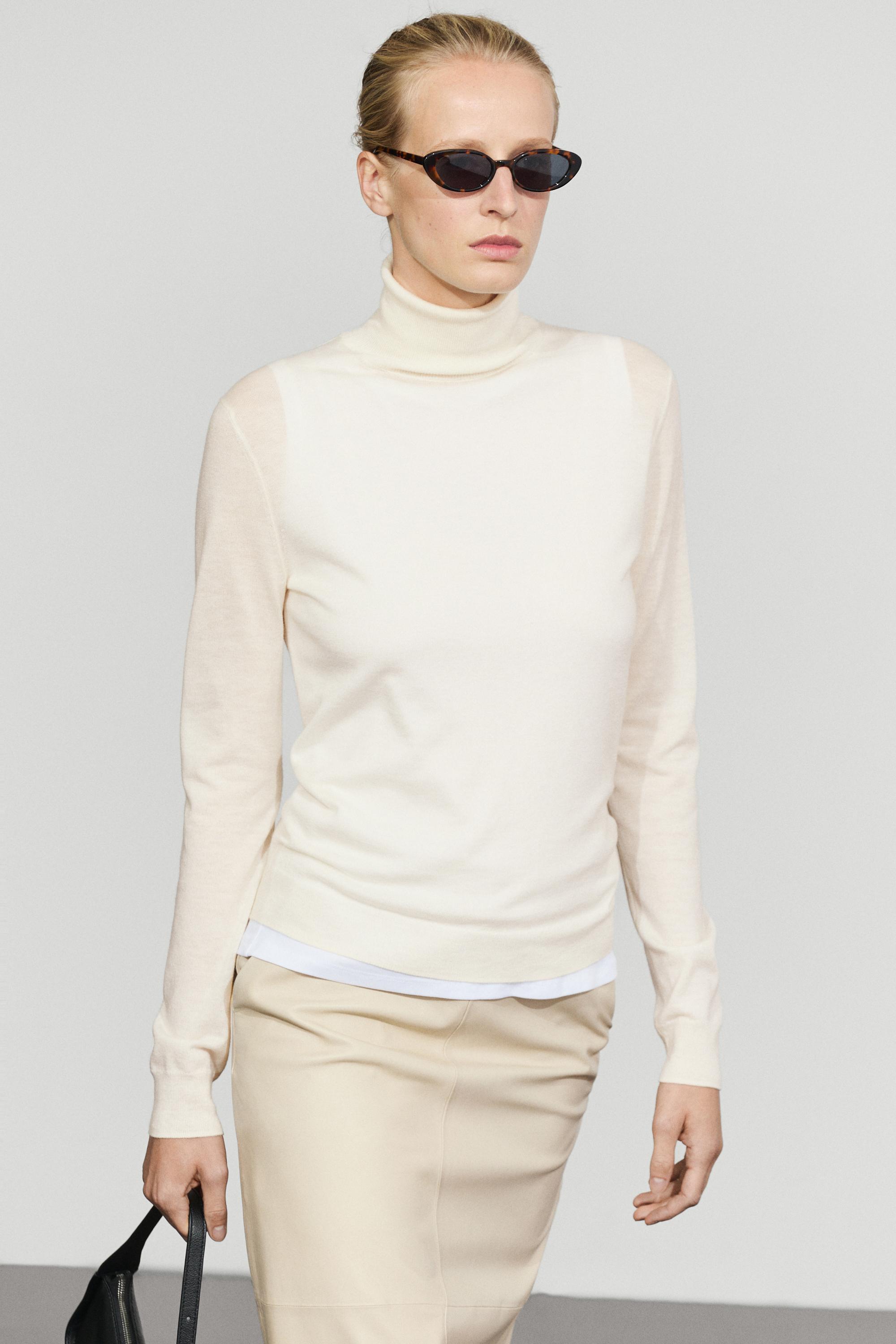 Wool-blend turtleneck knit sweater Cream