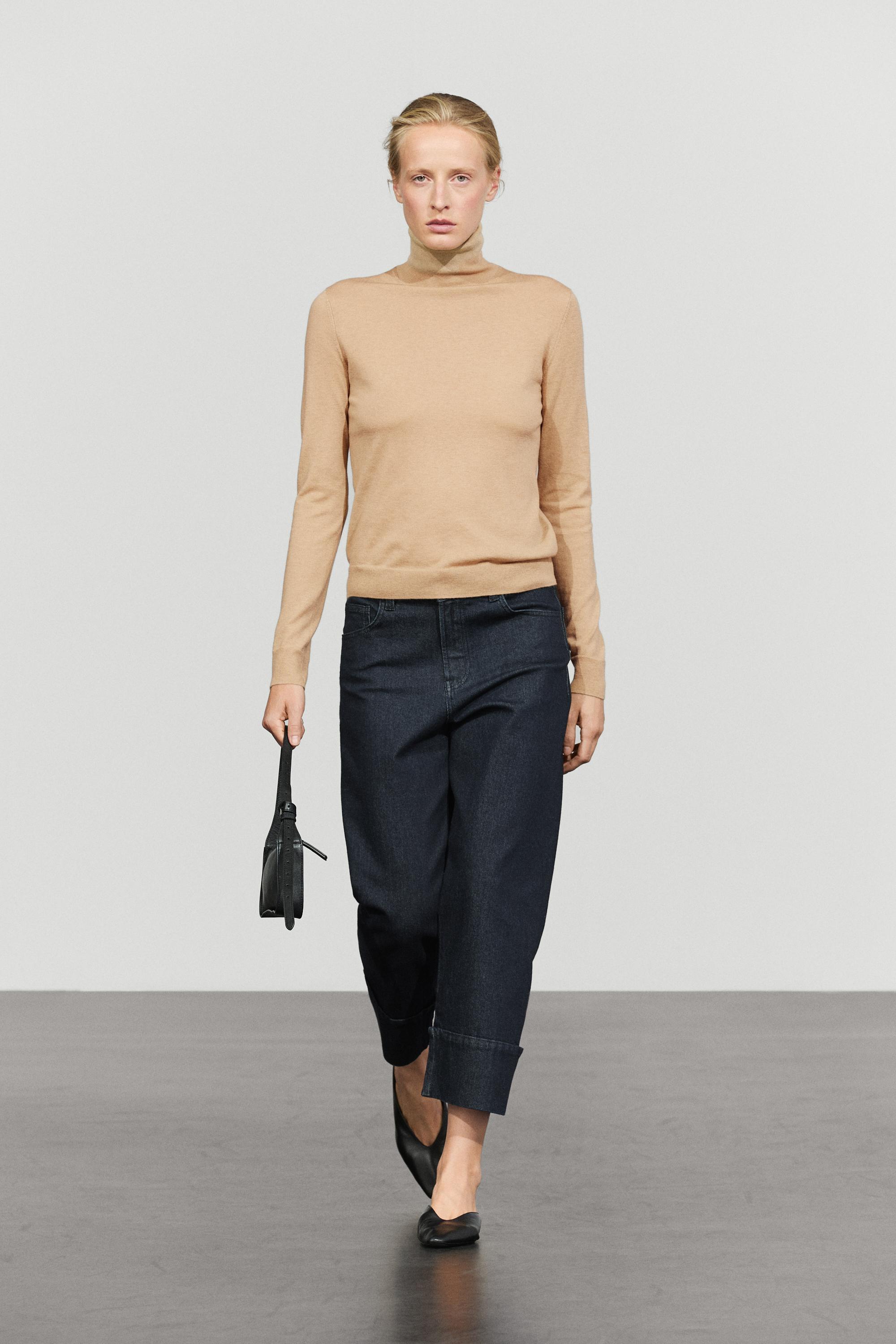 Wool-blend turtleneck knit sweater Camel