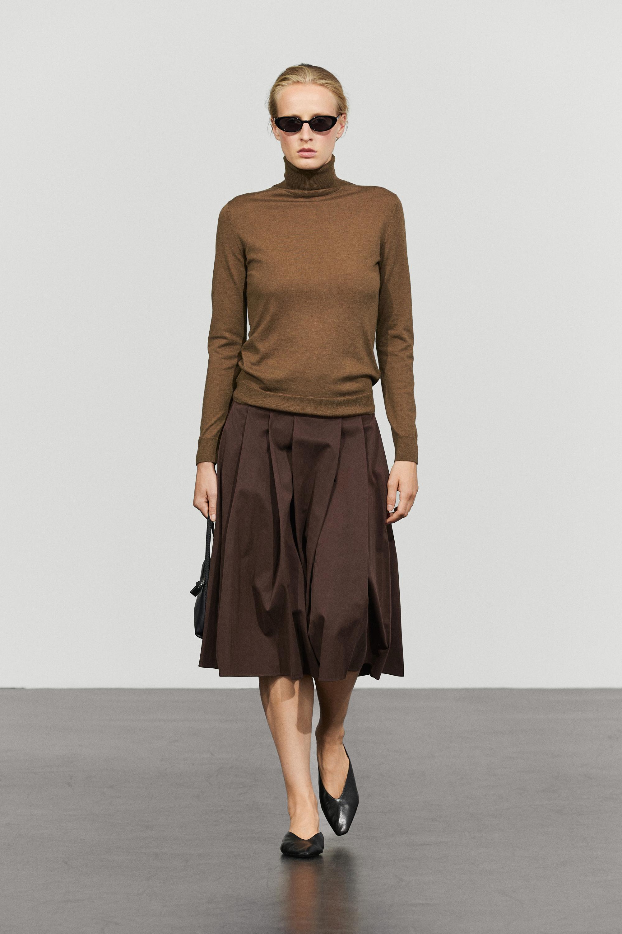 Wool-blend turtleneck knit sweater Toffee