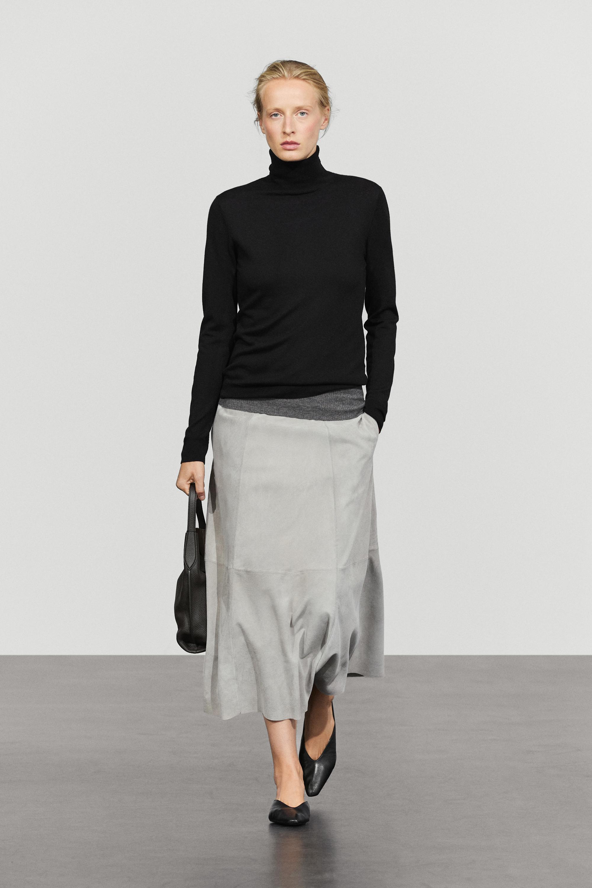 Wool-blend turtleneck knit sweater Black