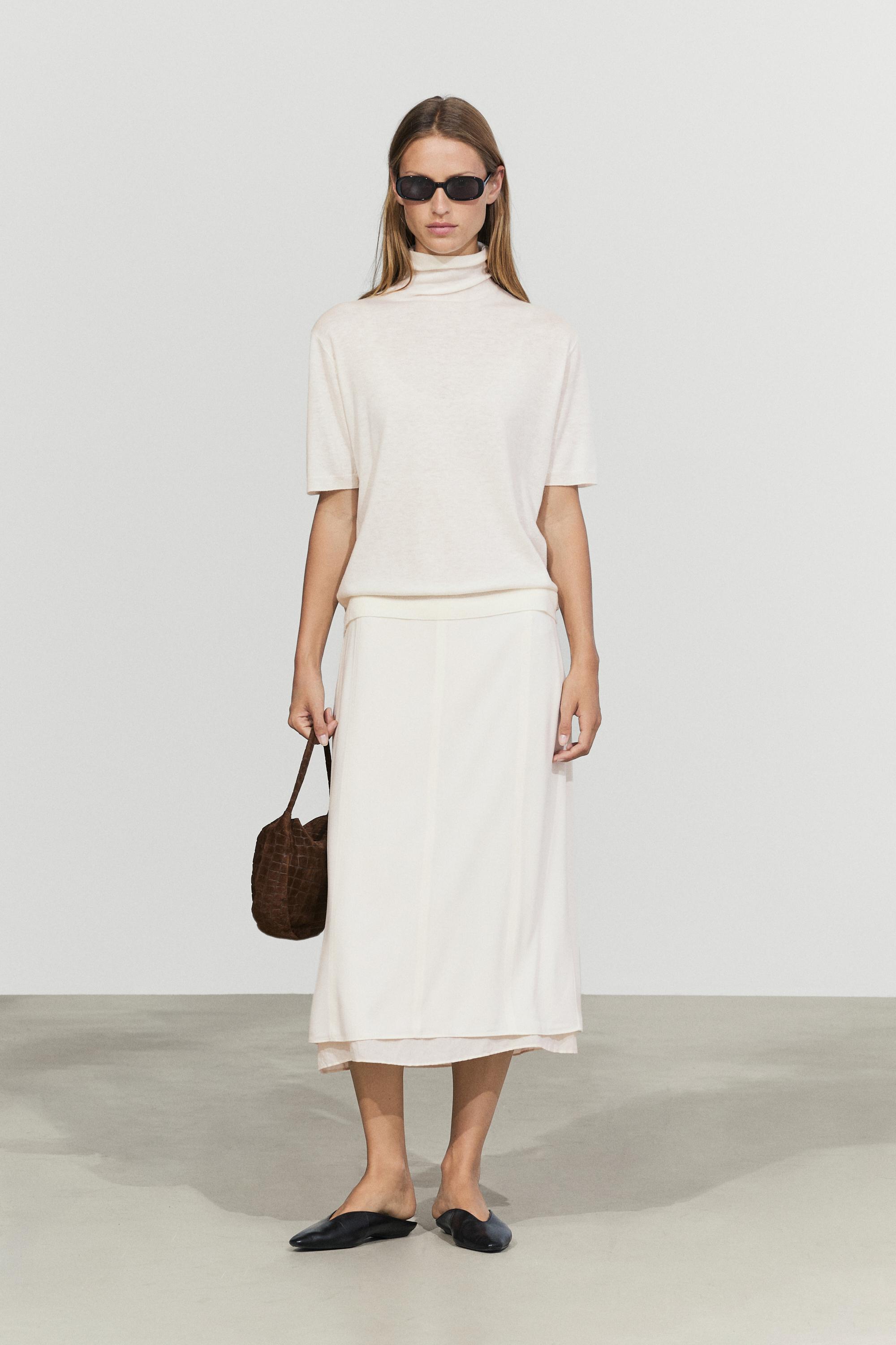 Wool blend turtleneck knit sweater Cream