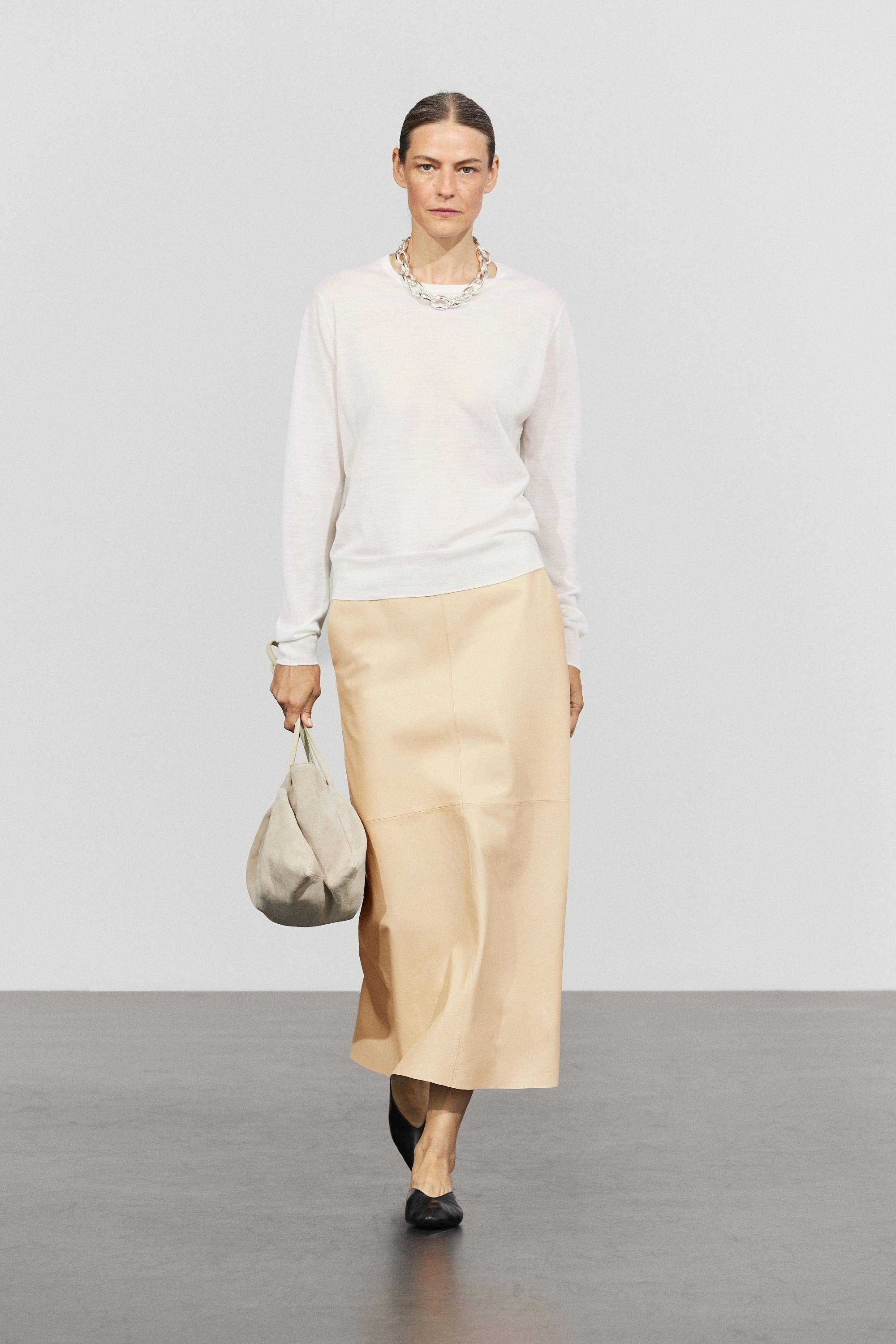 100% wool knit round neck sweater Cream