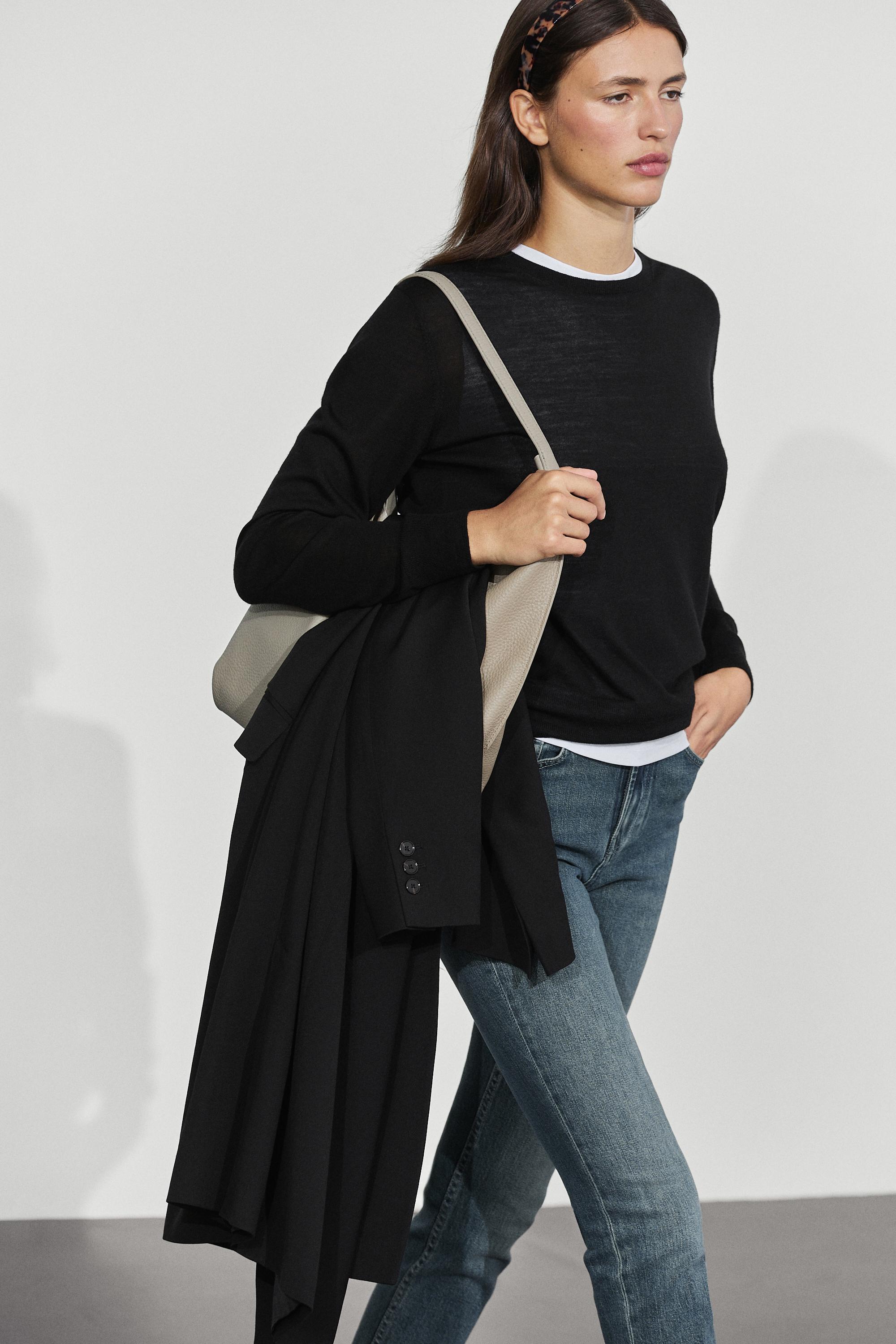 100% wool knit round neck sweater Black