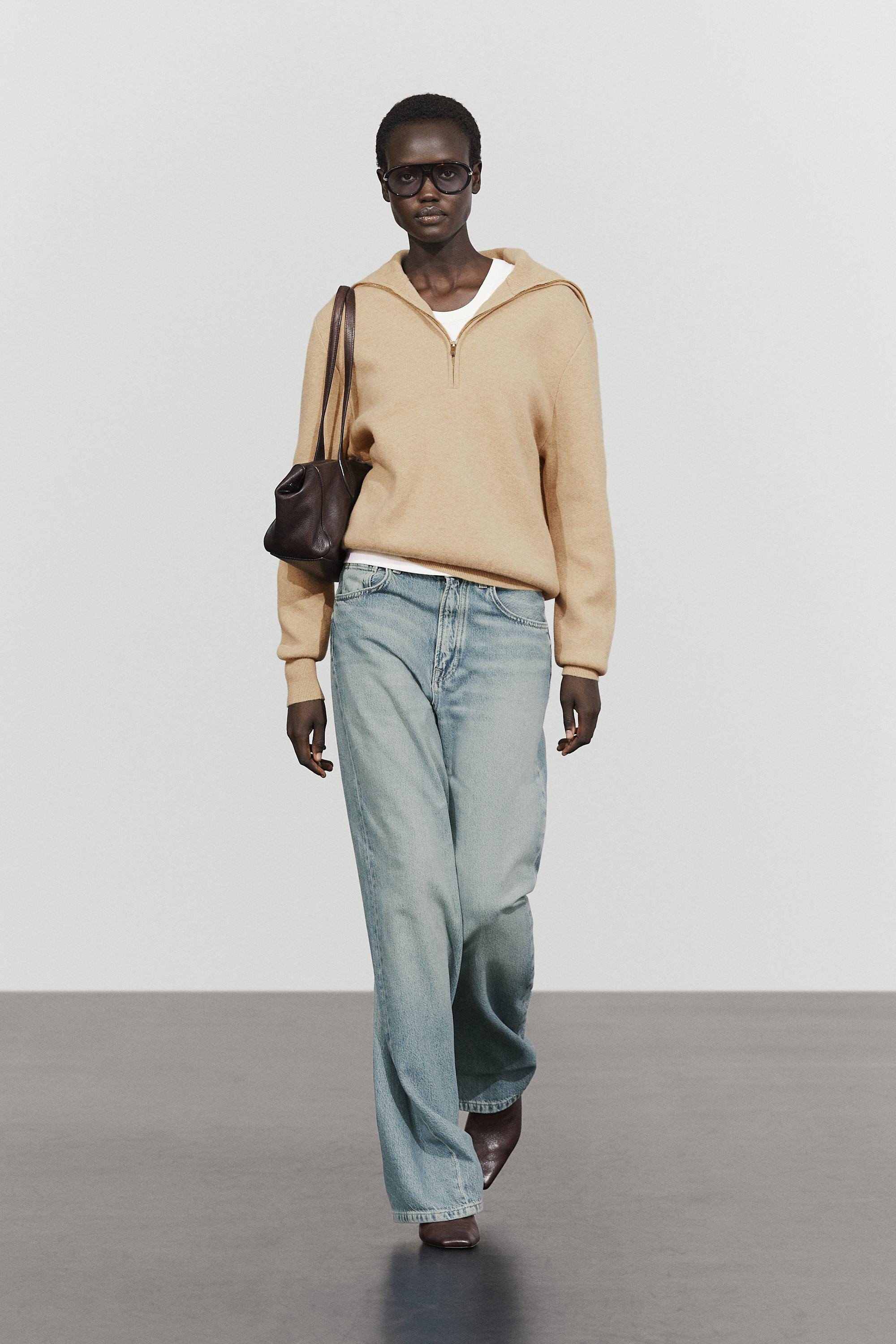 Wide collar zip-up knit sweater Camel