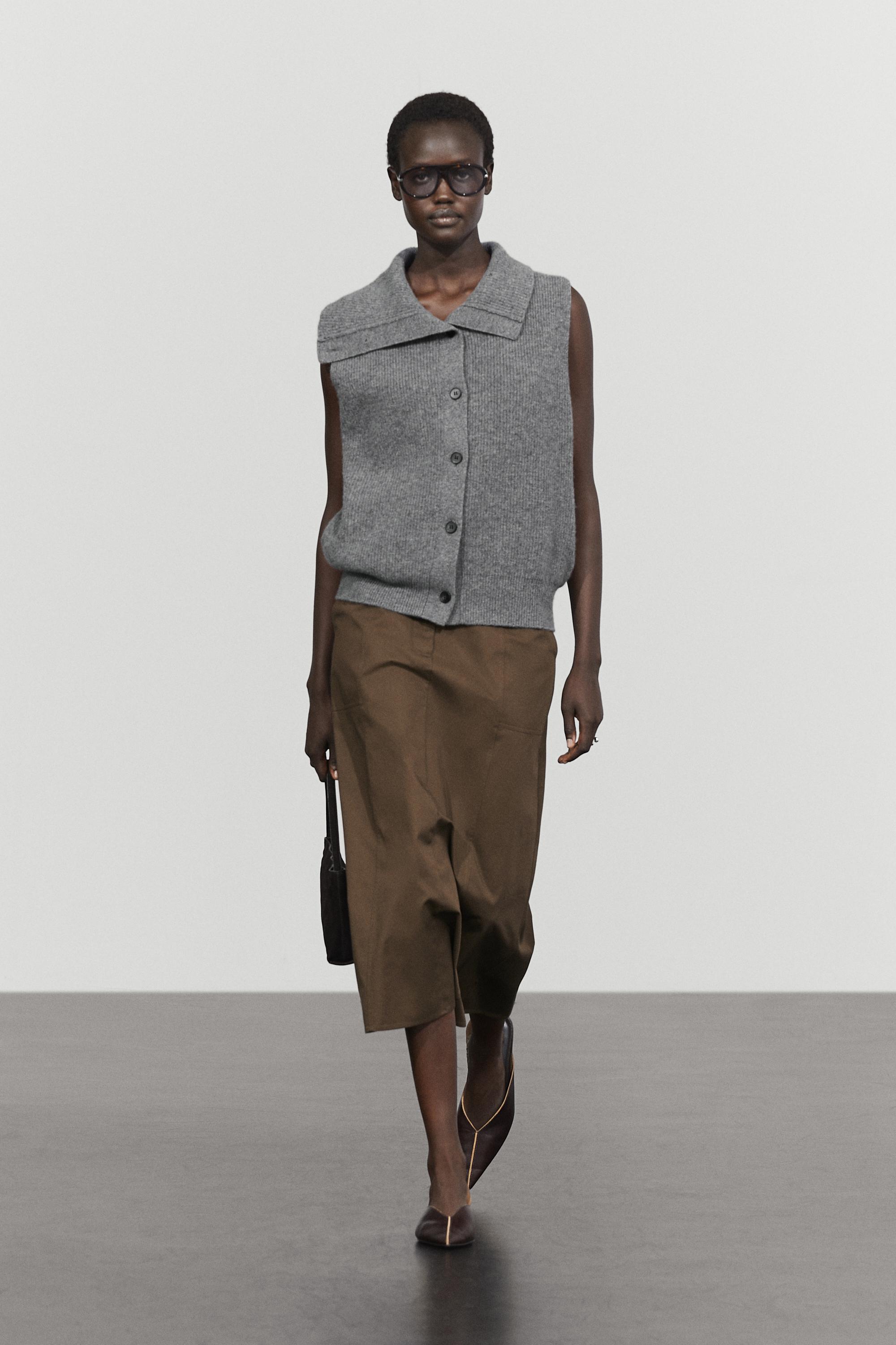 100% wool funnel neck knit vest Dark Grey