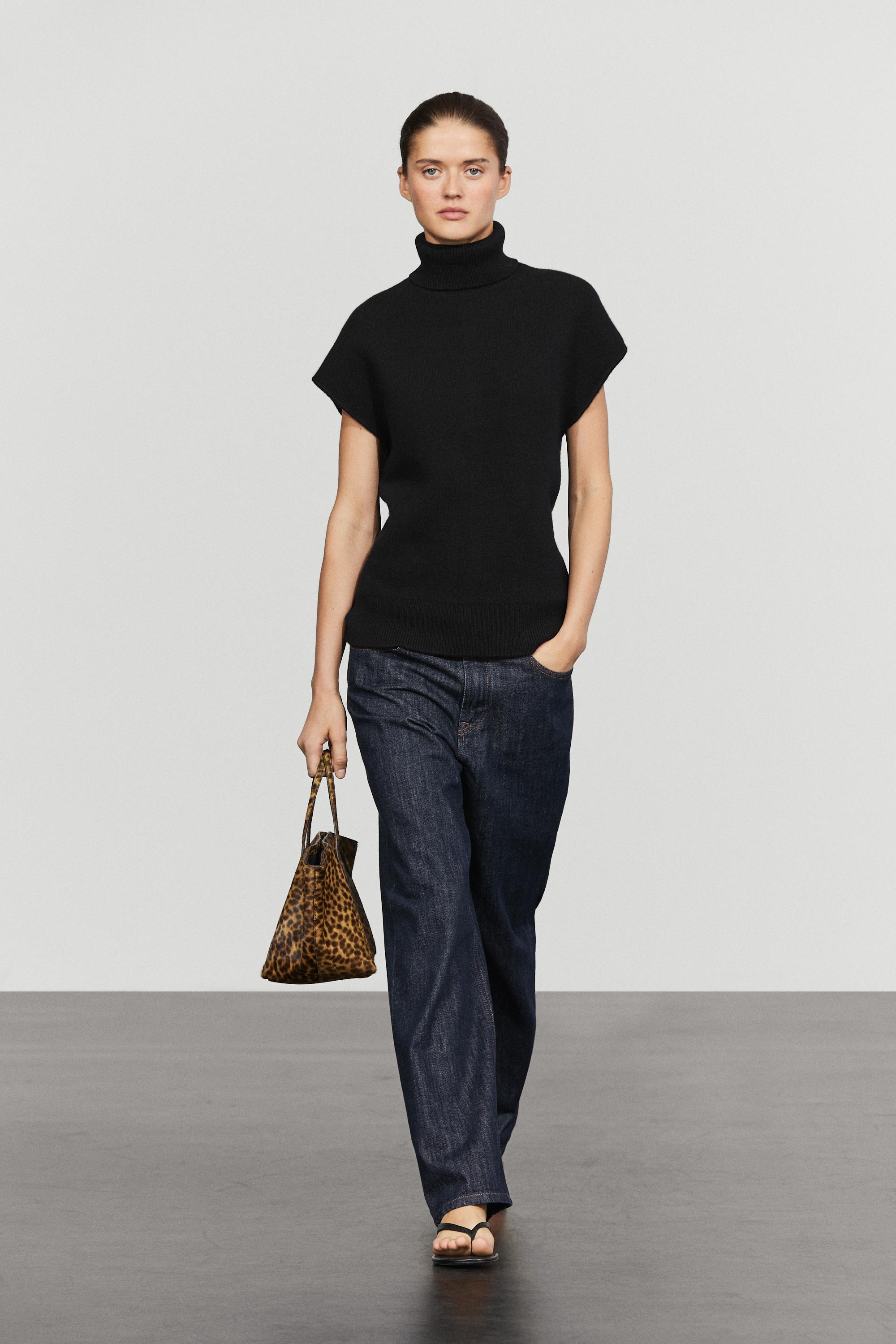Knit sweater with side vents Black