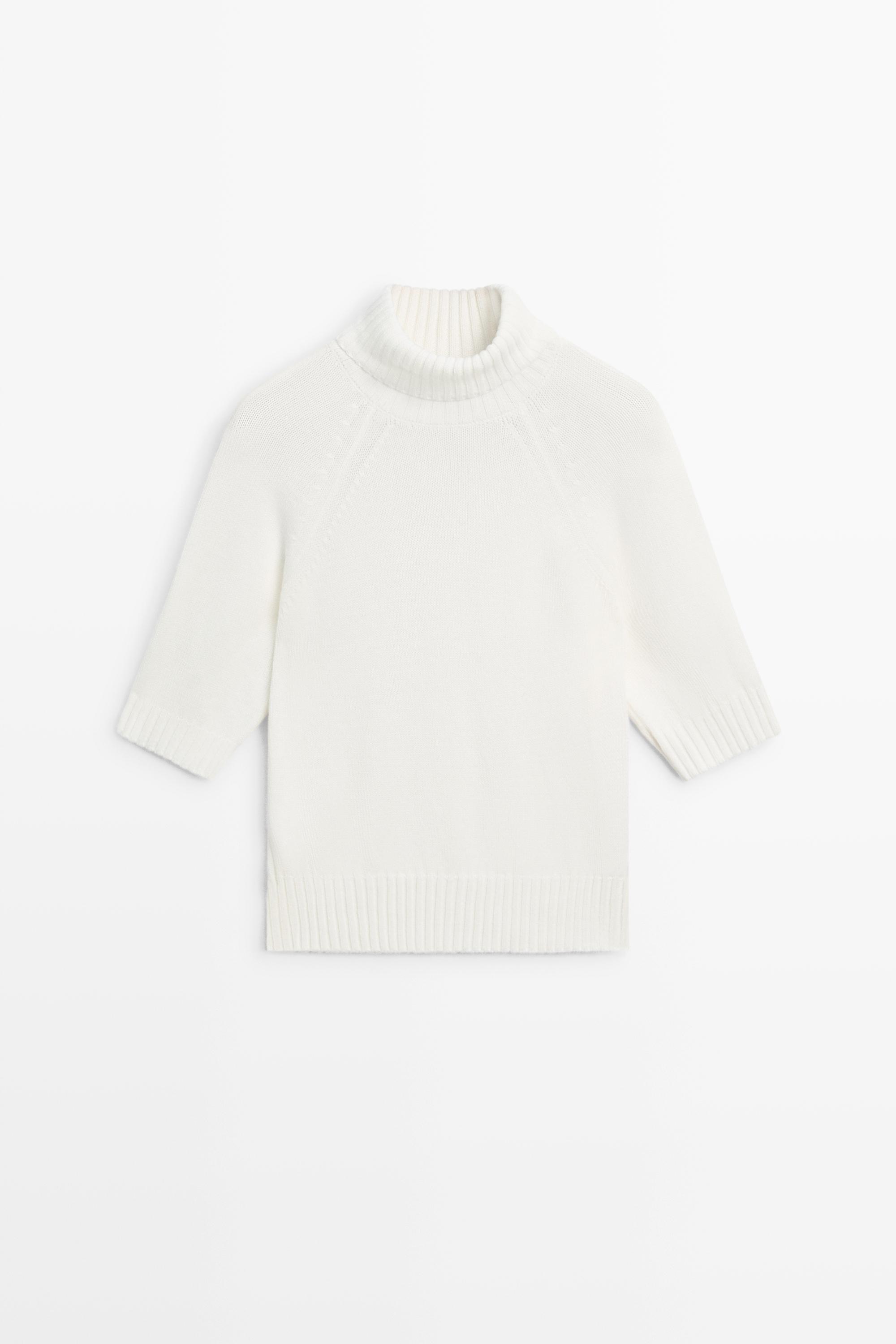 Turtleneck knit sweater White