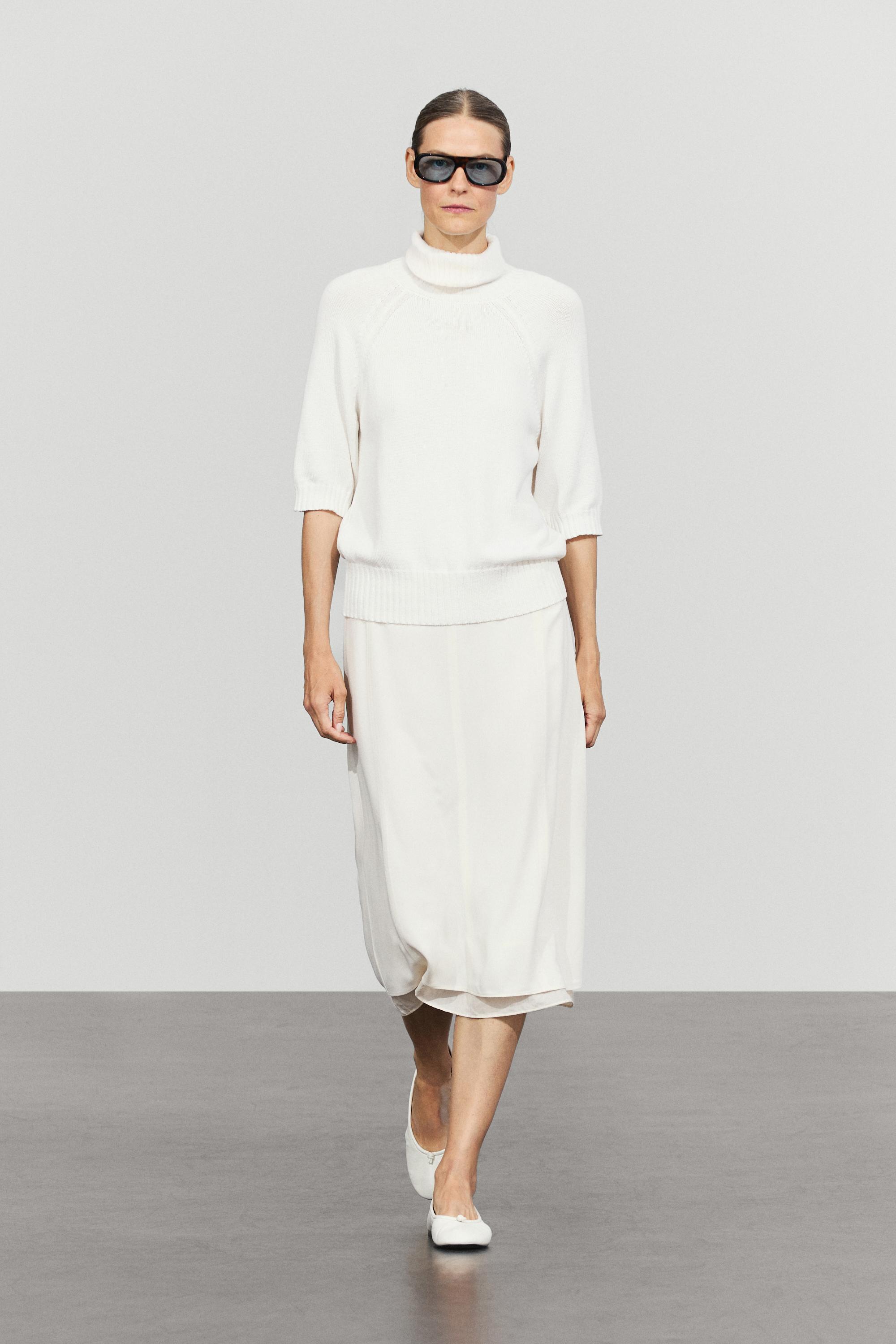 Turtleneck knit sweater White