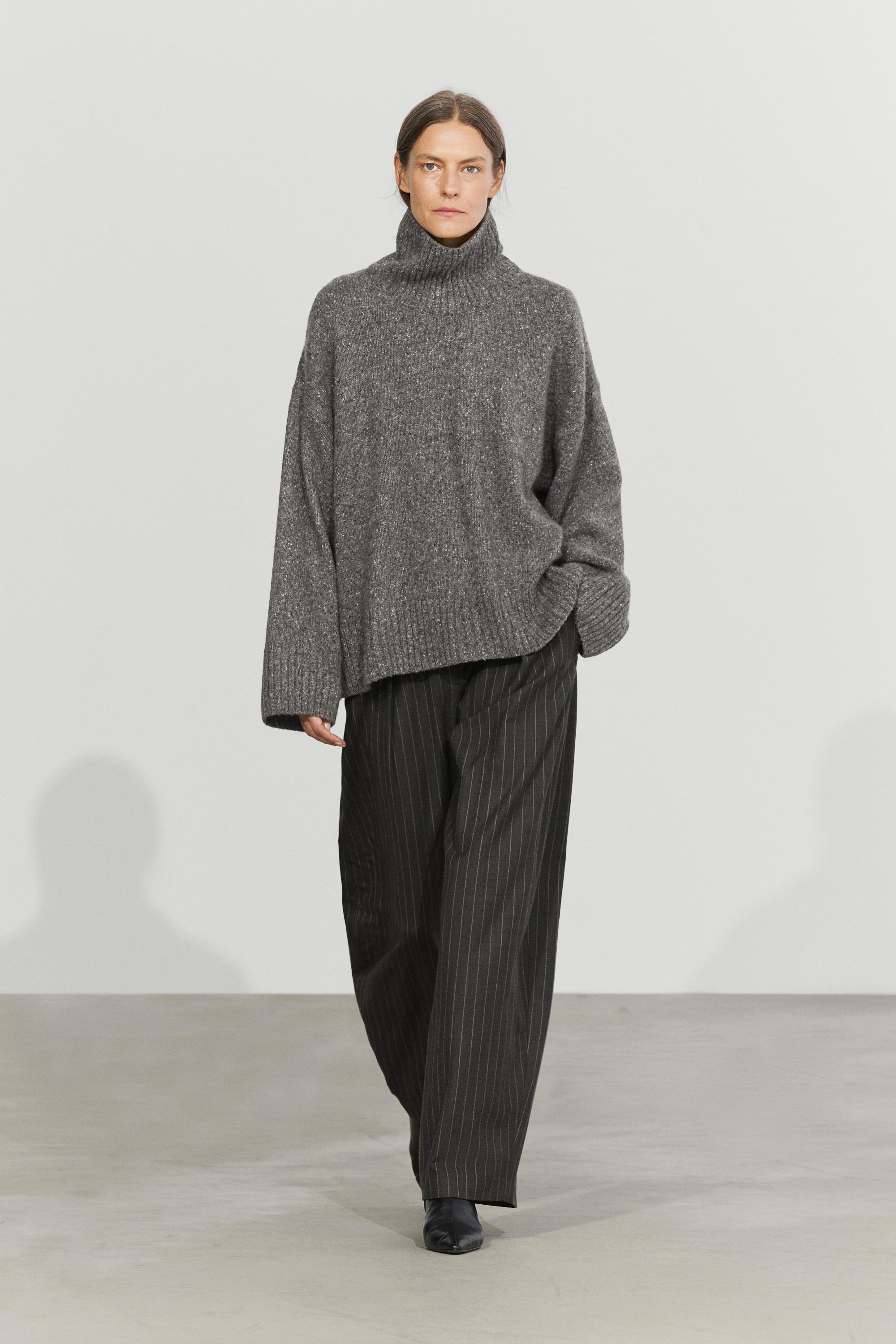 Wool blend turtleneck knit sweater Grey