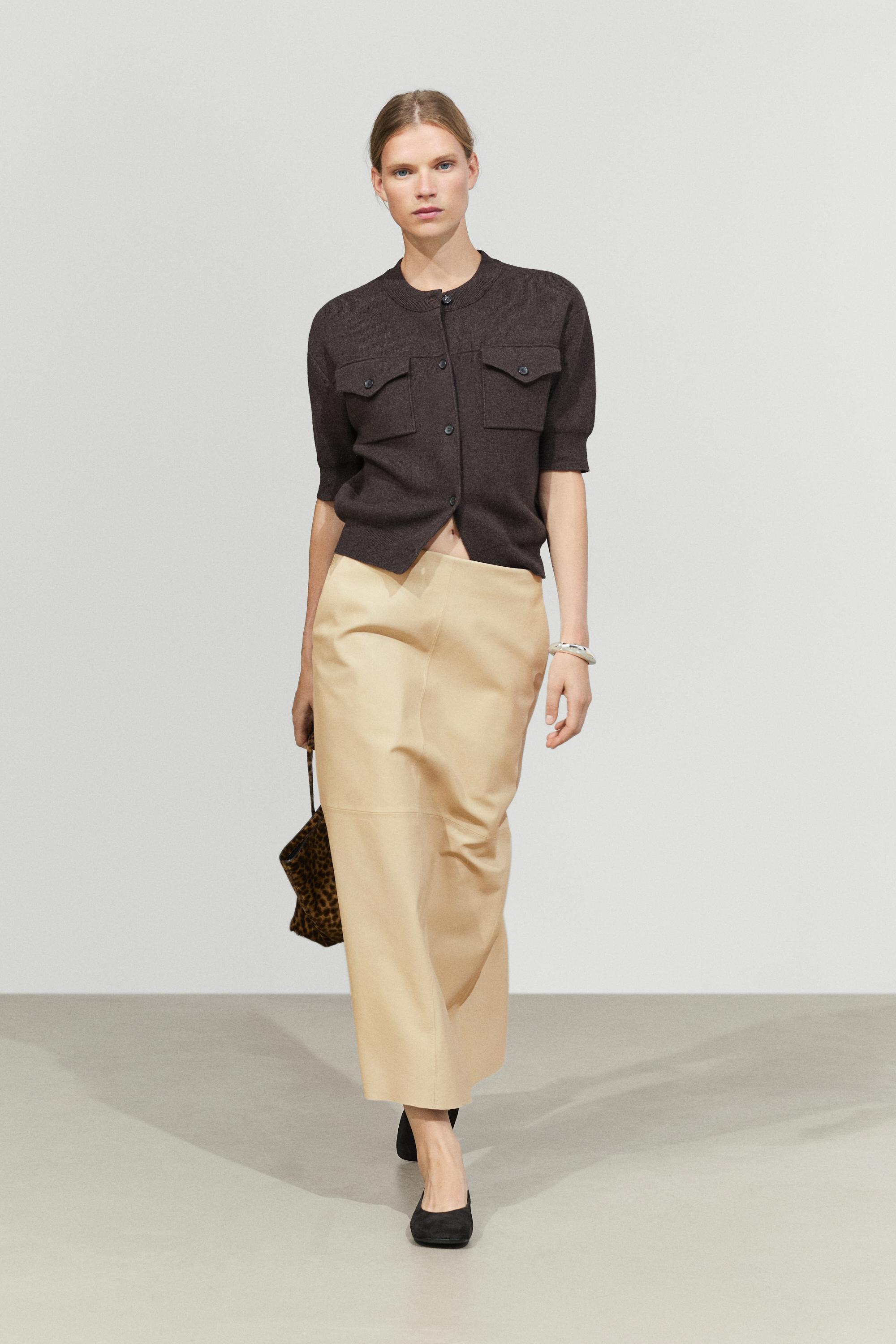 Short sleeve knit cardigan with pockets Brown