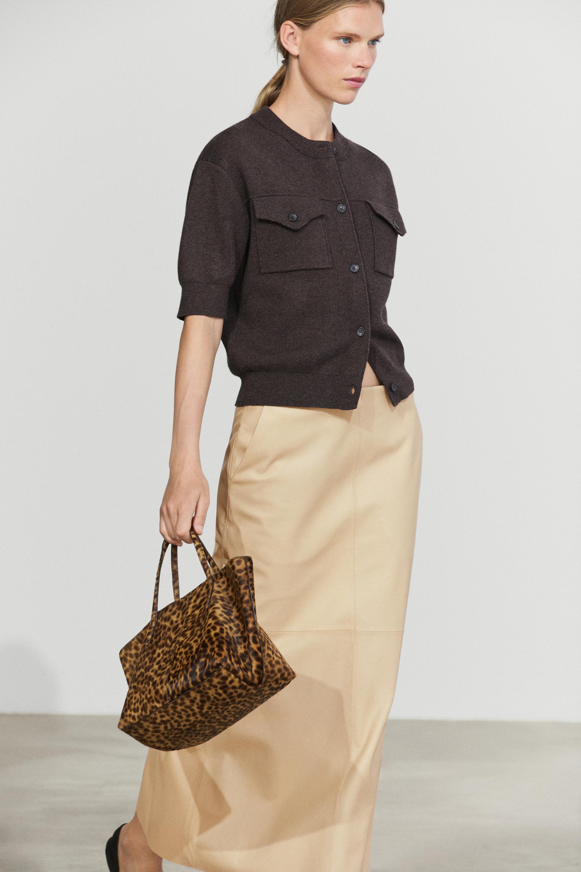 Short sleeve knit cardigan with pockets Brown