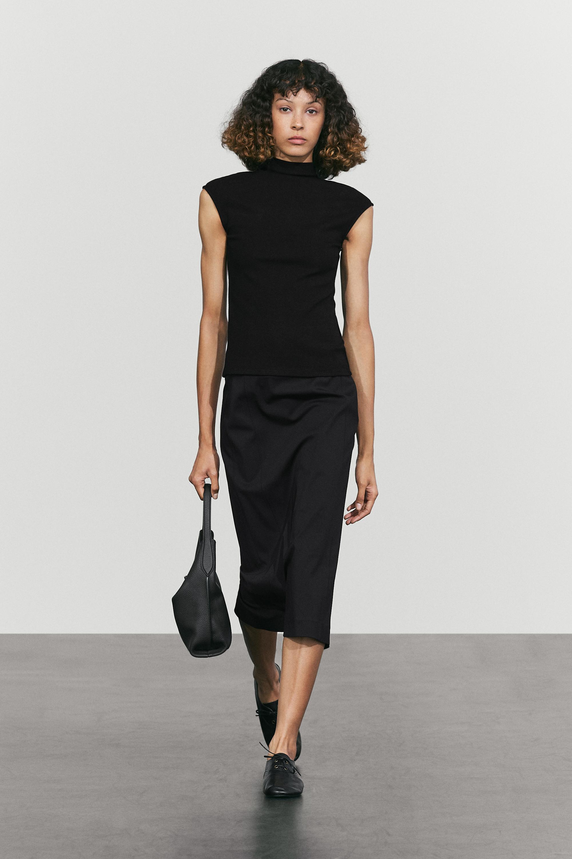 Stretch top with funnel neck Black