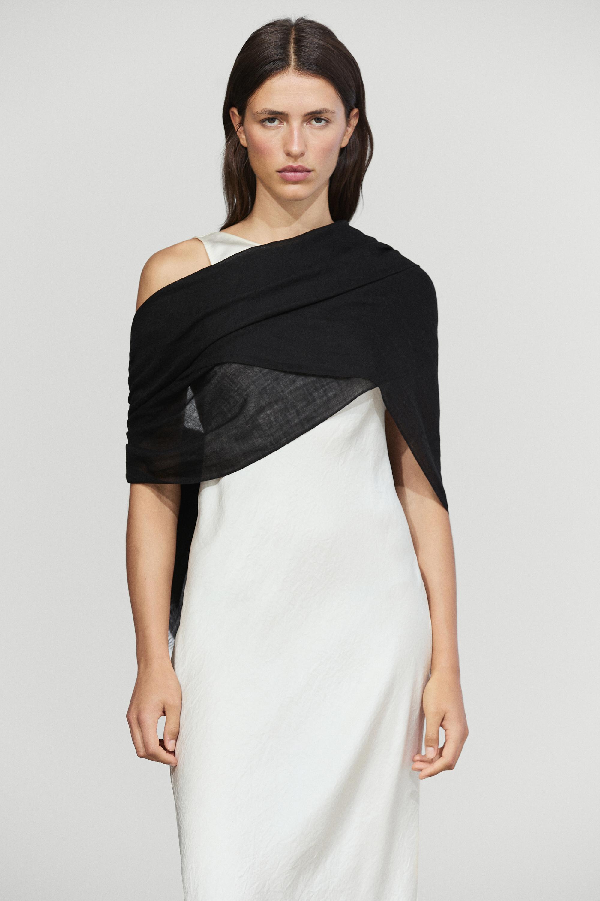 Lightweight 100% wool scarf Black