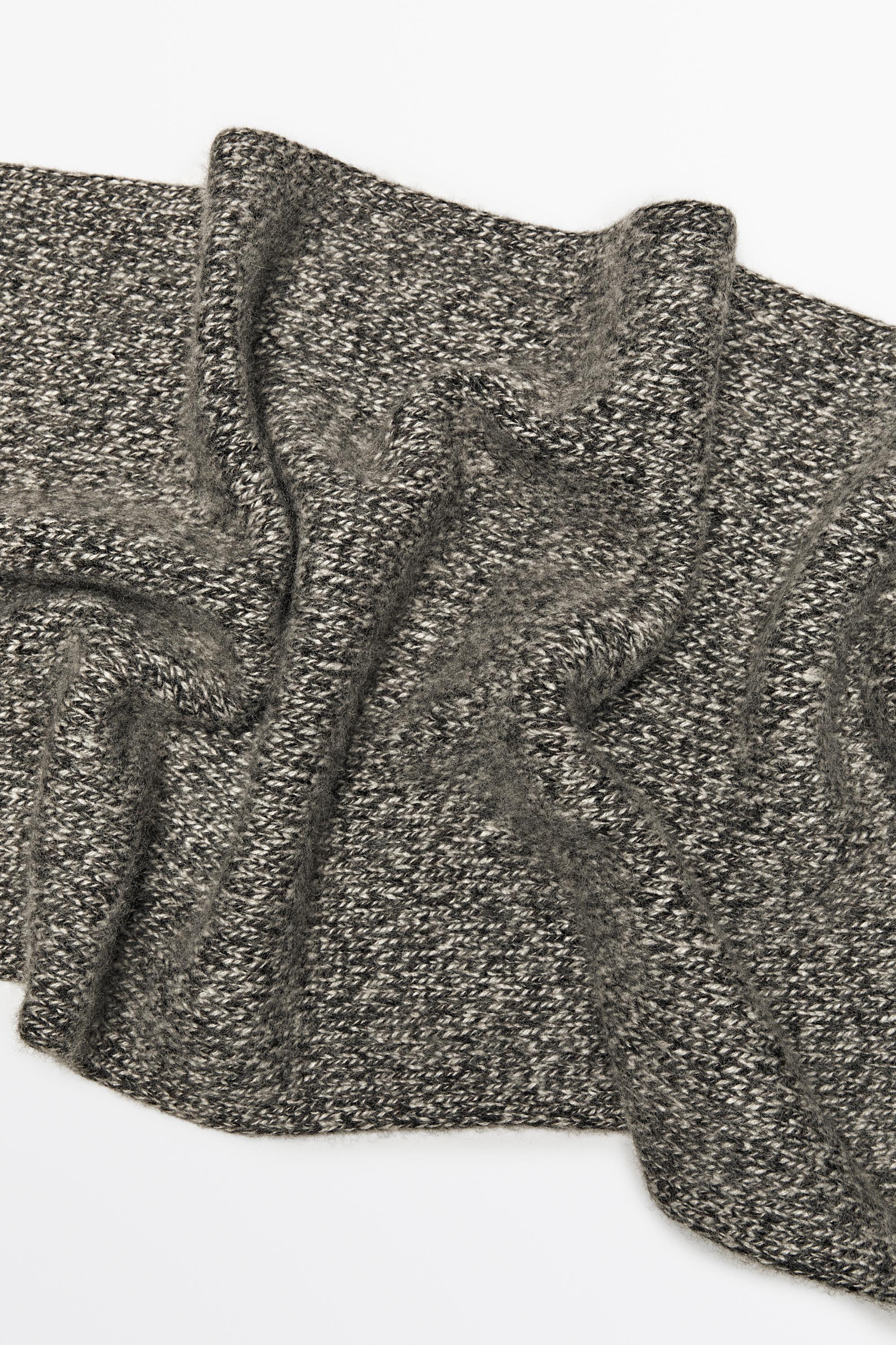 100% Cashmere Heathered Knit Scarf Black