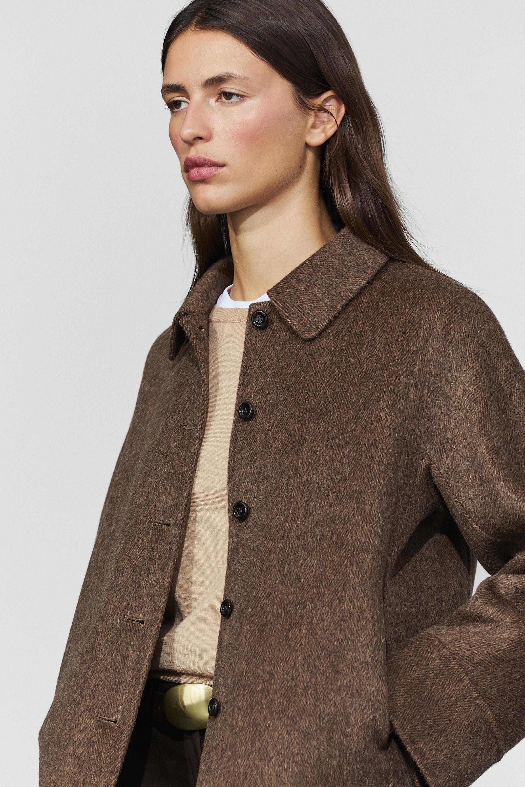 Short buttoned coat Brown