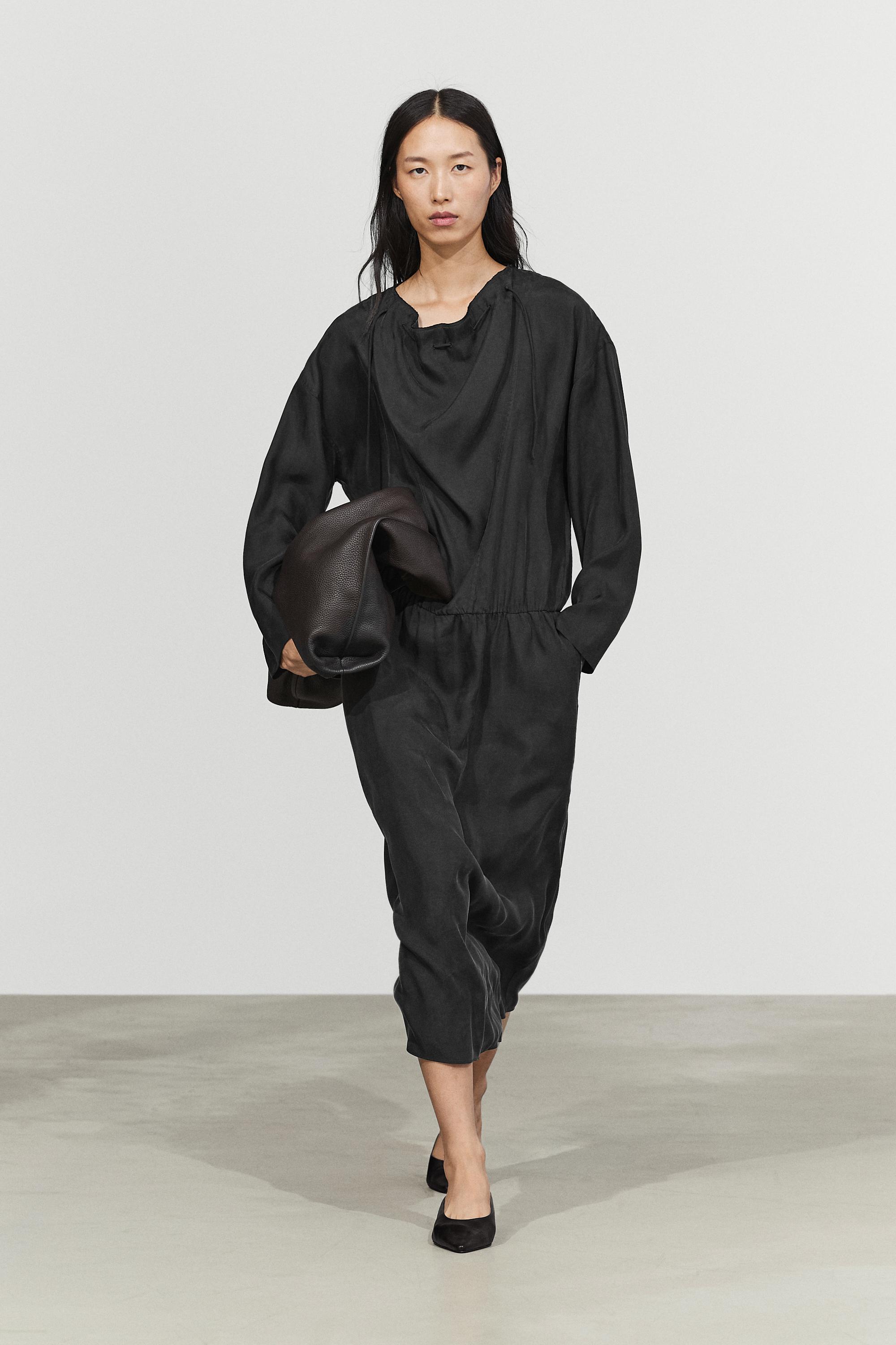 Fluid midi dress with collar detail Black