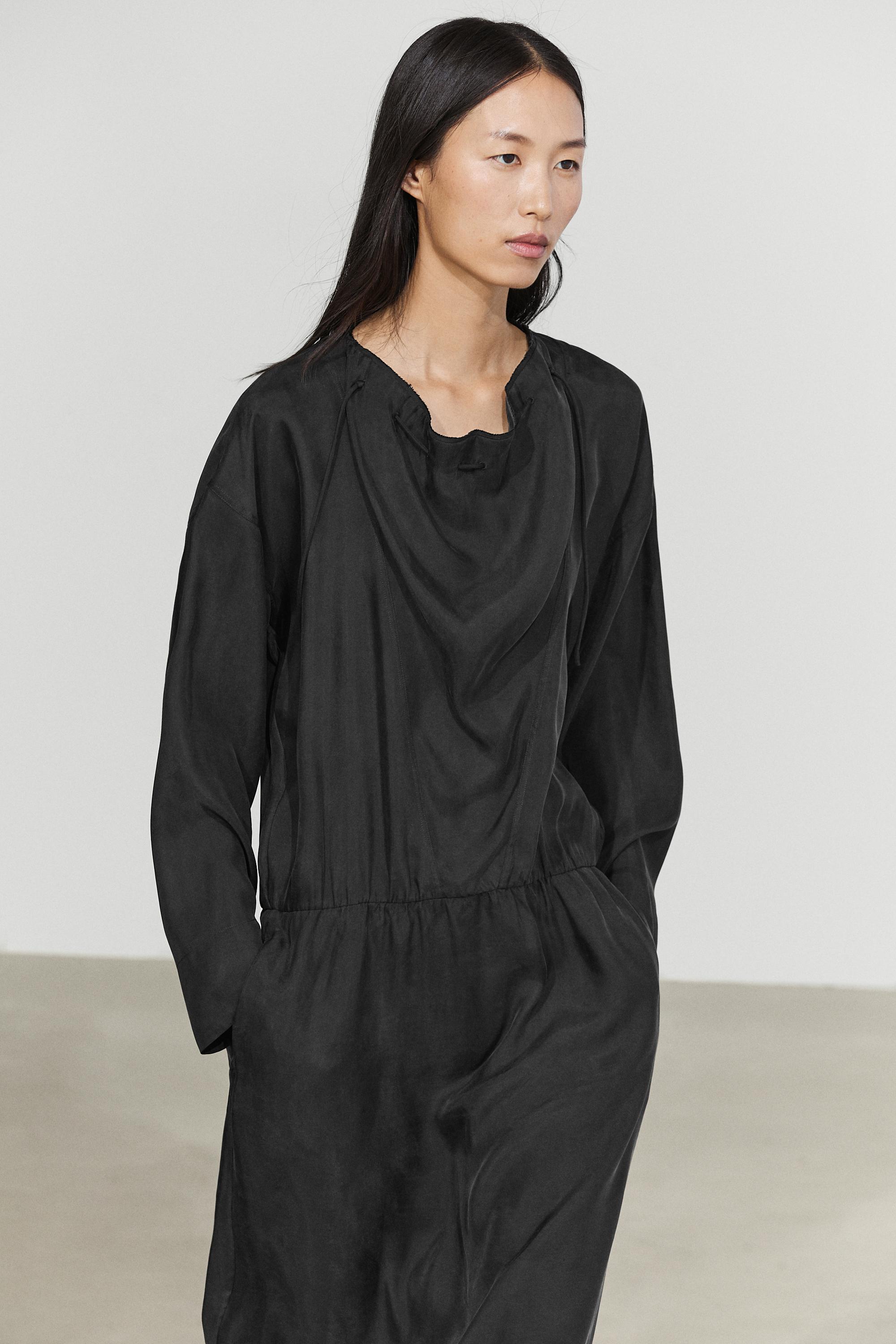 Fluid midi dress with collar detail Black